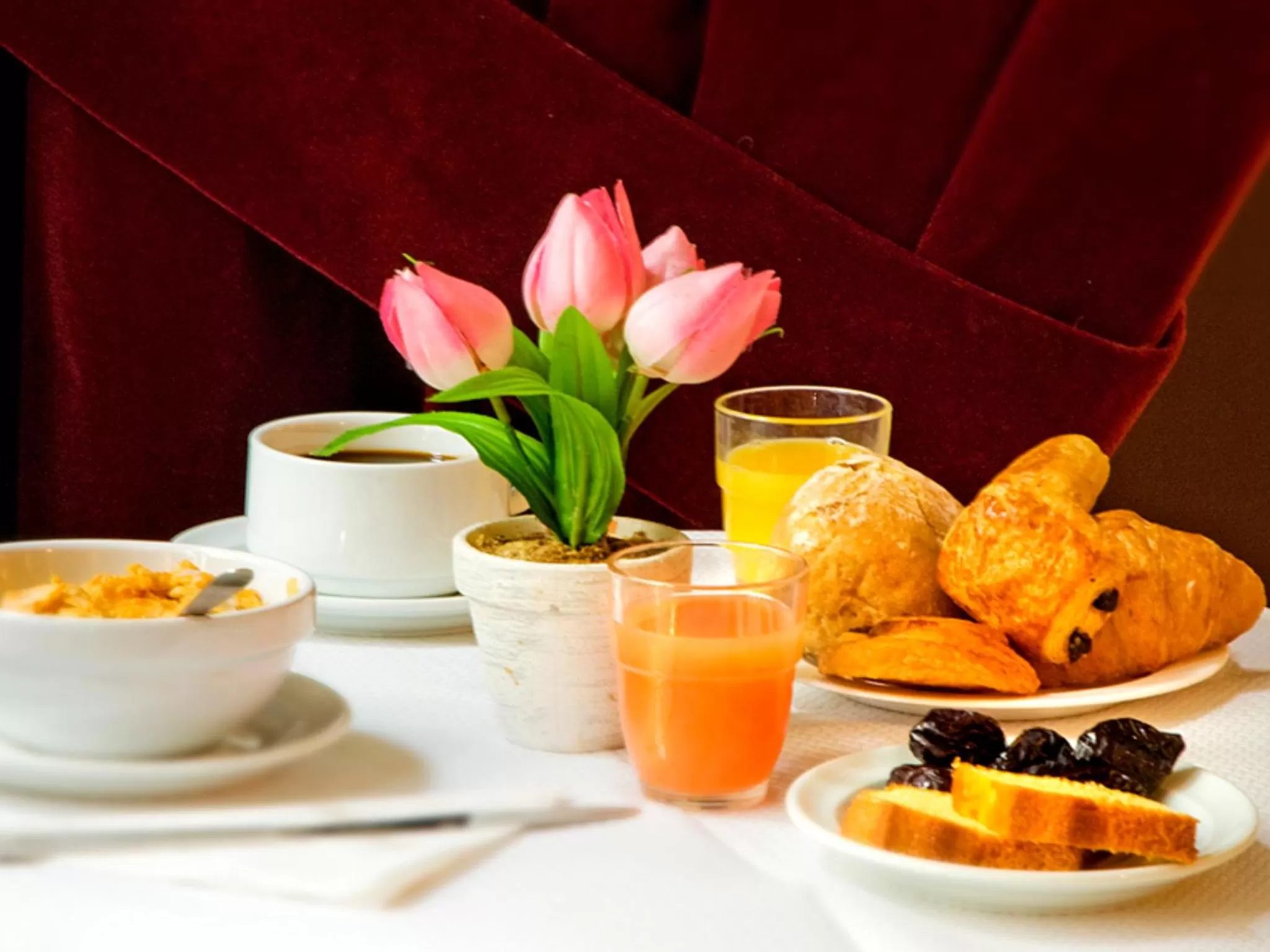 Buffet breakfast in Hotel Pax Opera