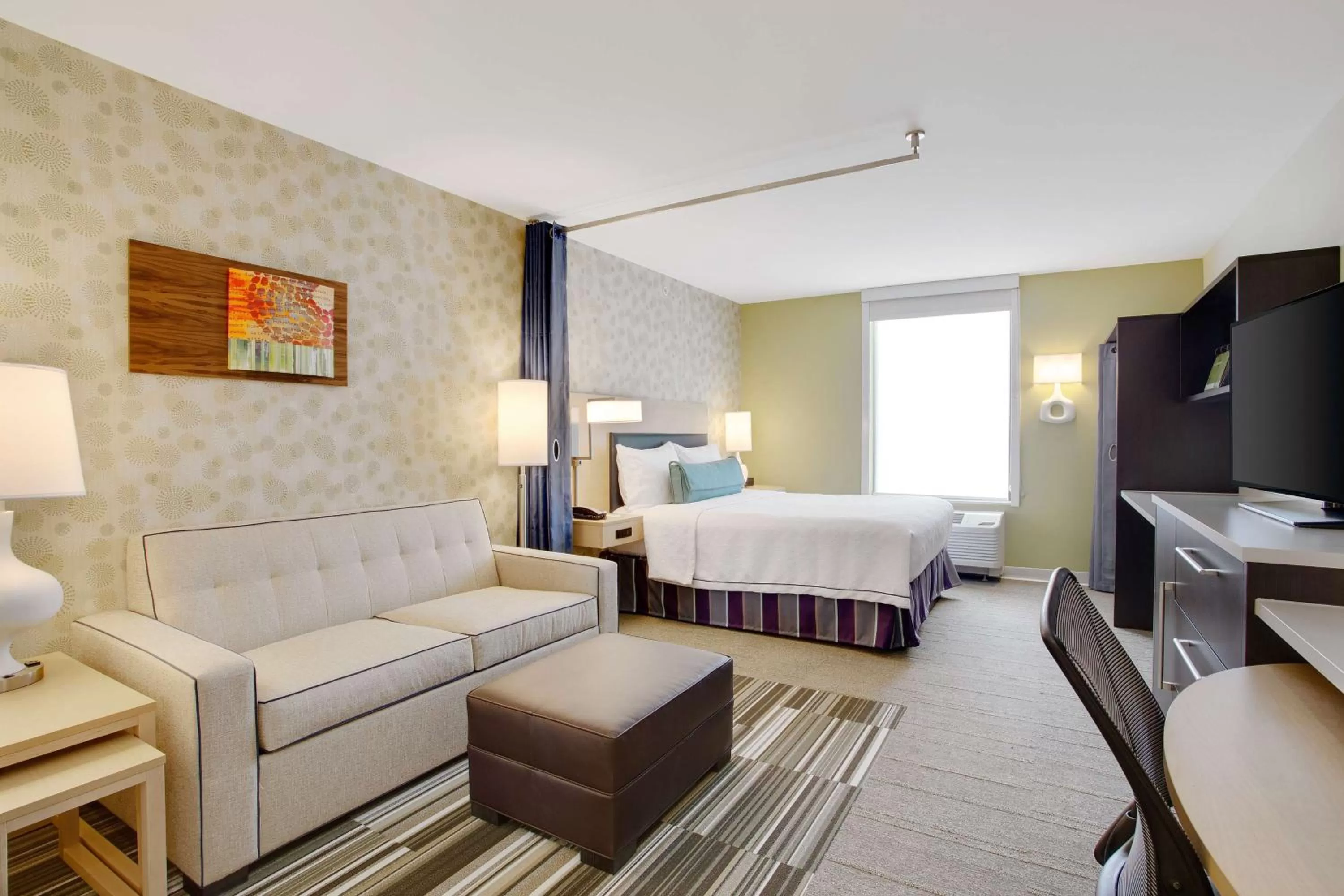 Living room, Bed in Home2 Suites By Hilton Chicago Schaumburg