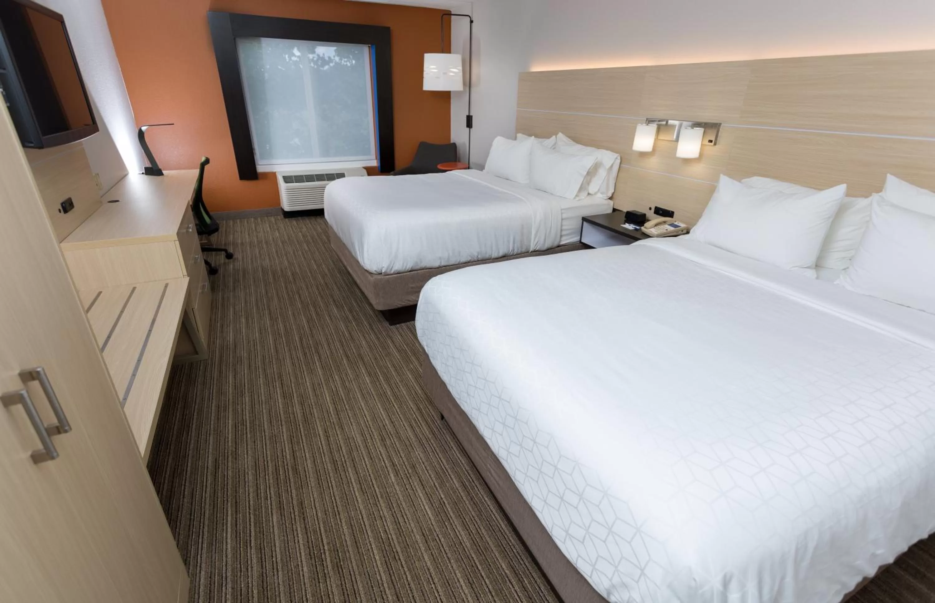 Photo of the whole room, Bed in Holiday Inn Express Hotel & Suites Athens by IHG