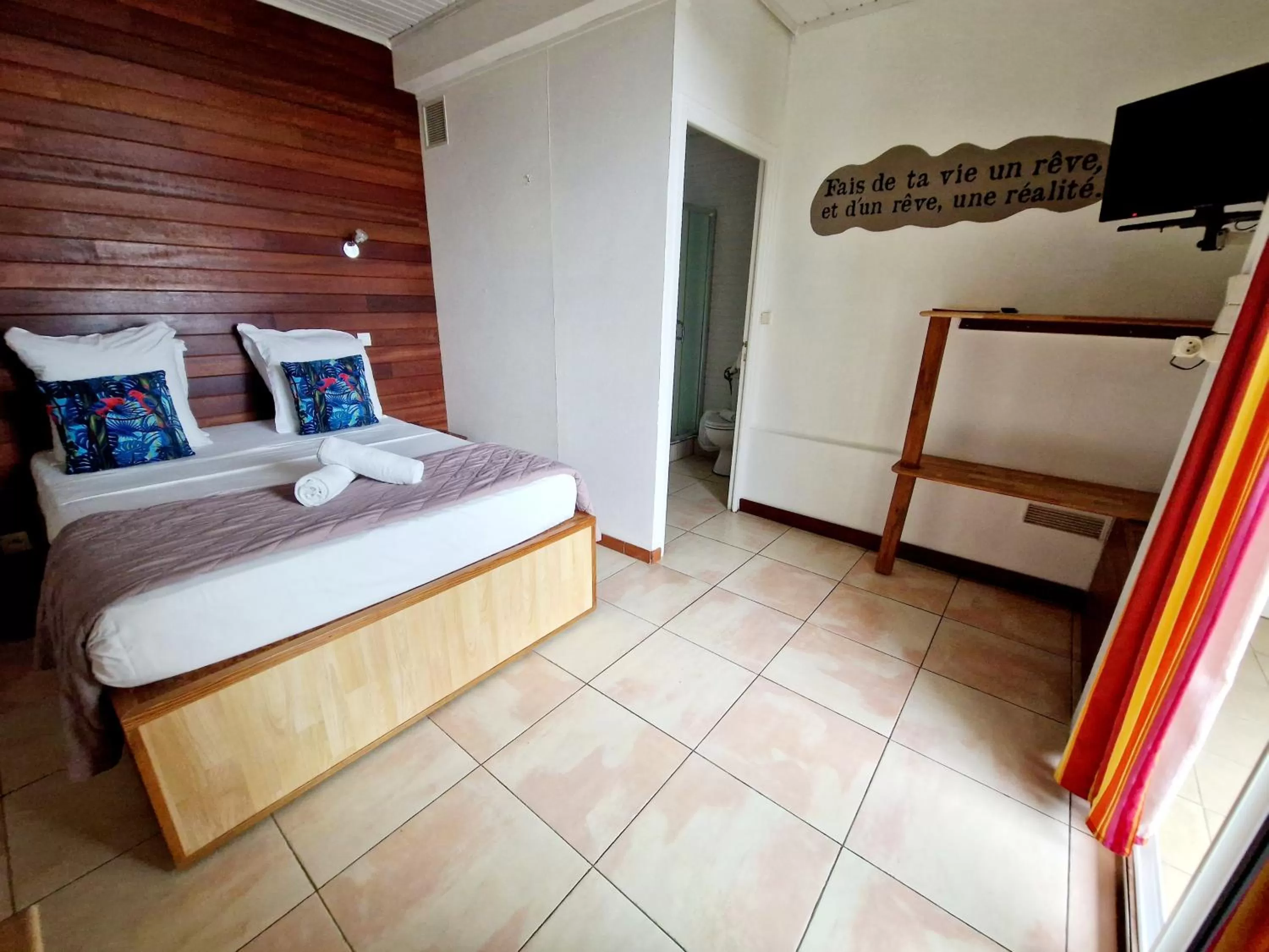 Bedroom, Bed in Hotel Le Manguier