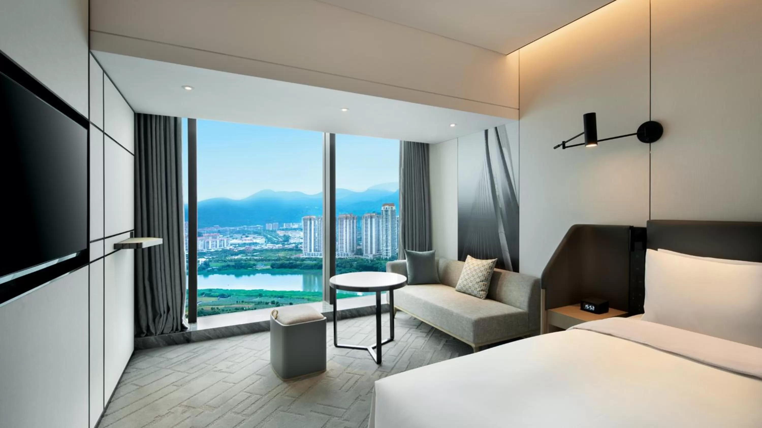 Photo of the whole room, Bed in Crowne Plaza Quanzhou Riverview by IHG