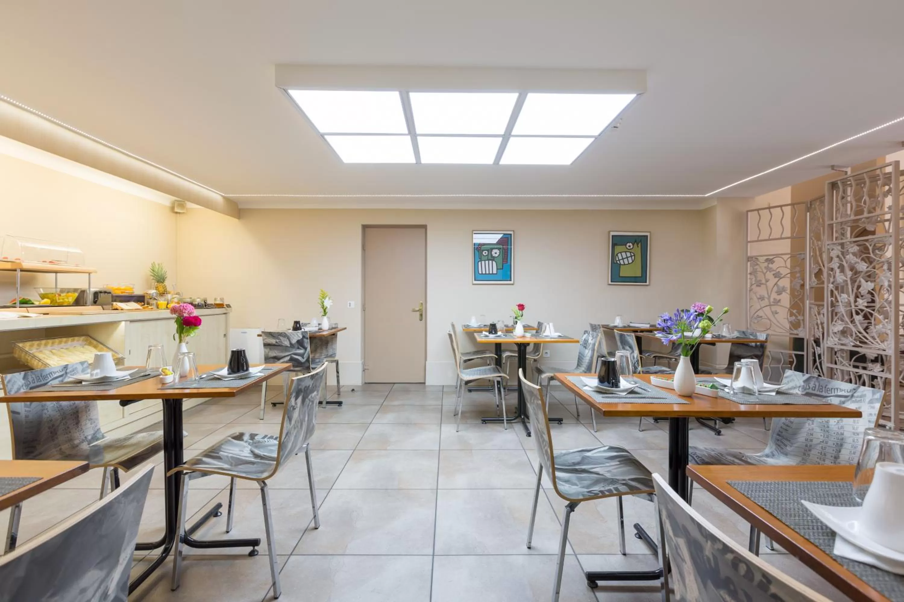 Restaurant/places to eat in Hôtel Amirauté