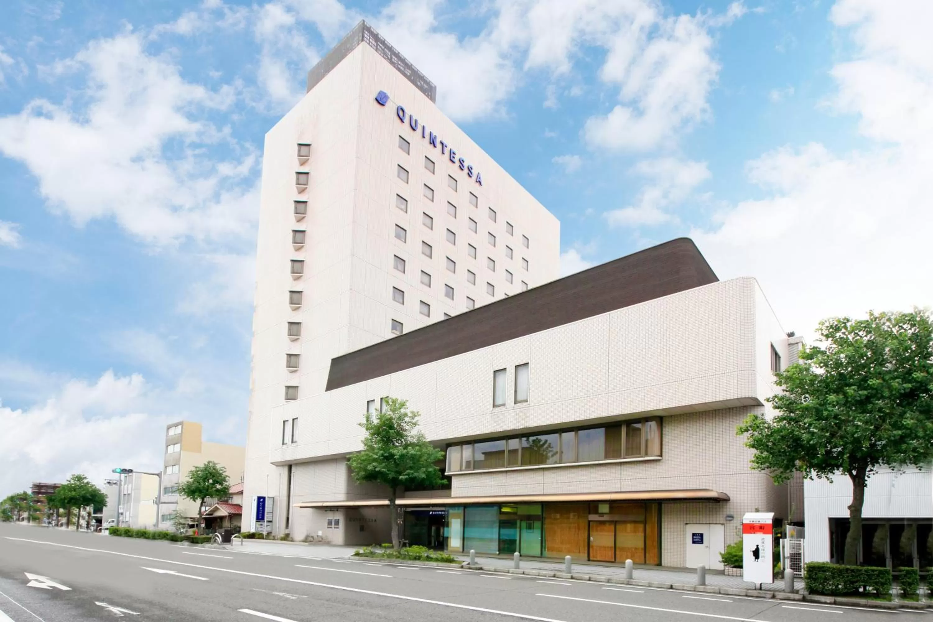 Facade/entrance in Quintessa Hotel Ogaki