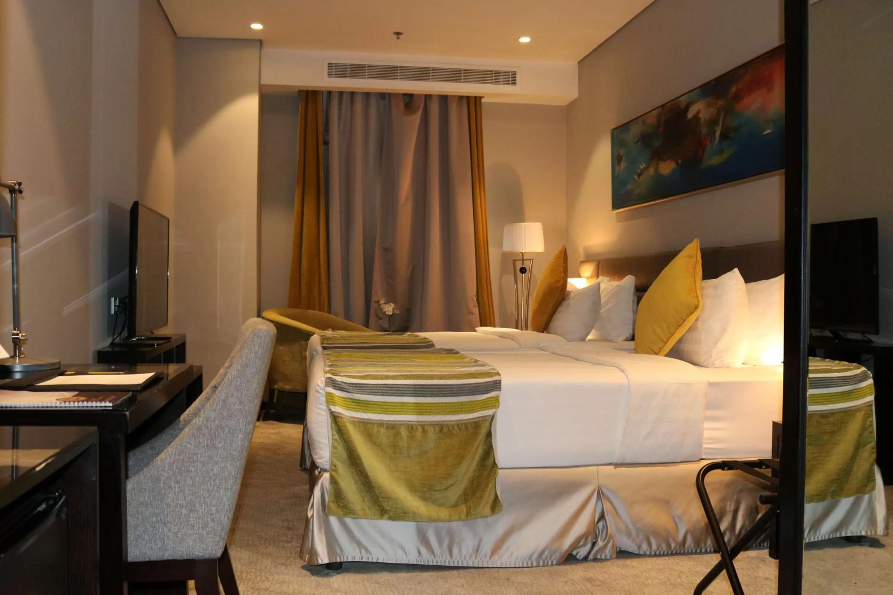 Photo of the whole room, Bed in Best Western Plus Fursan