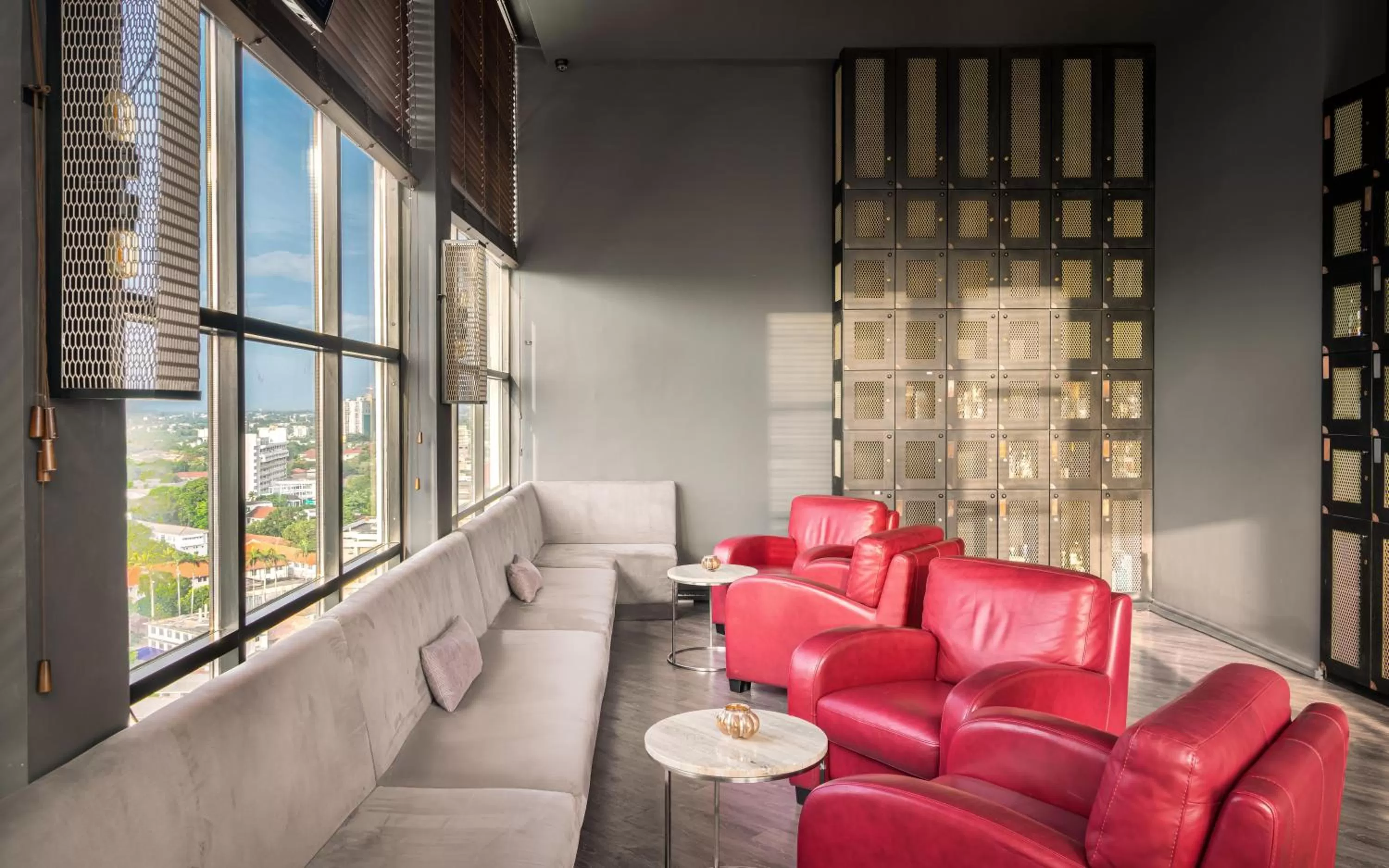 Lounge or bar in Jetwing Colombo Seven