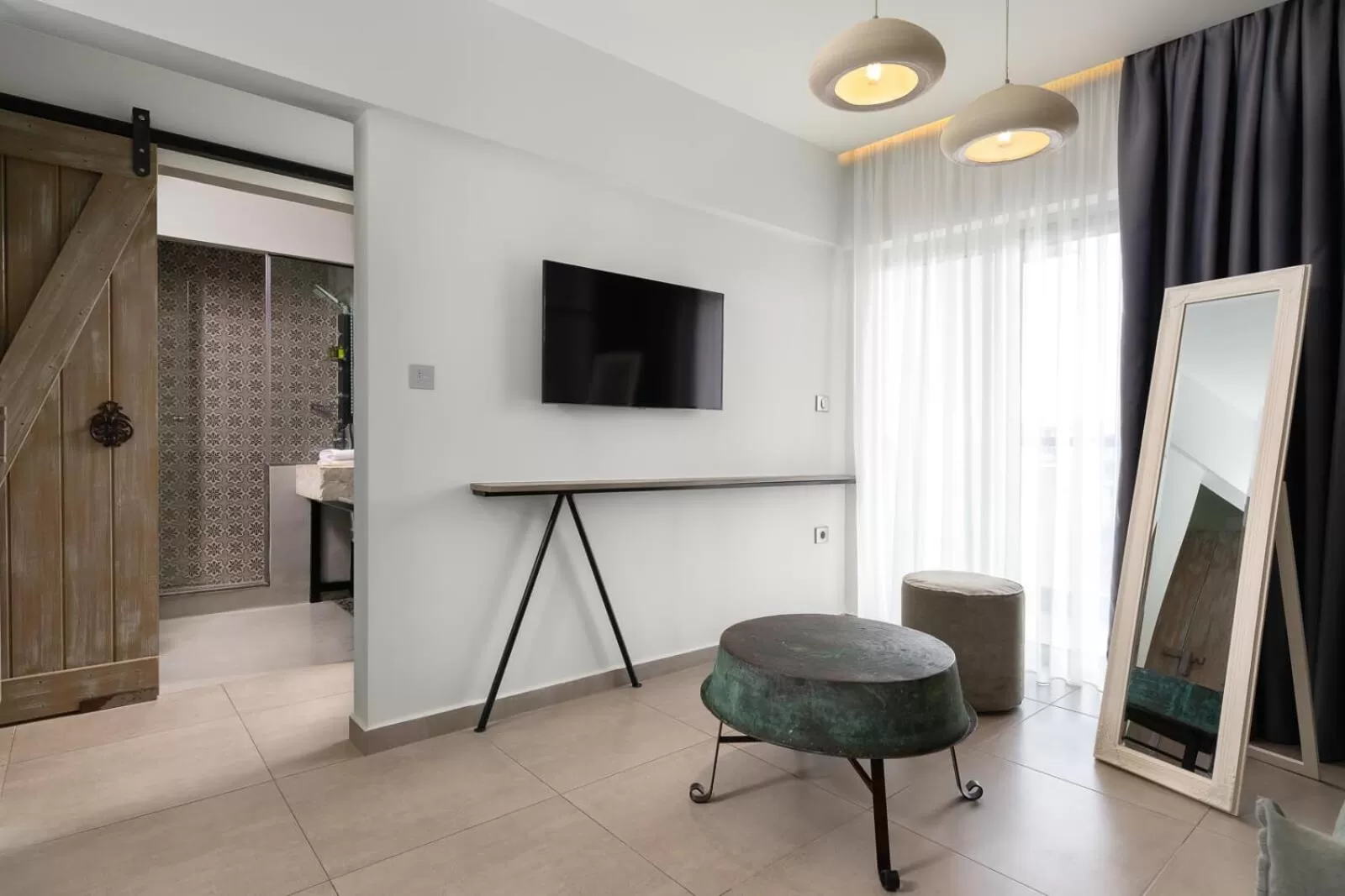 TV and multimedia in Elakati Luxury Boutique Hotel - Adults Only