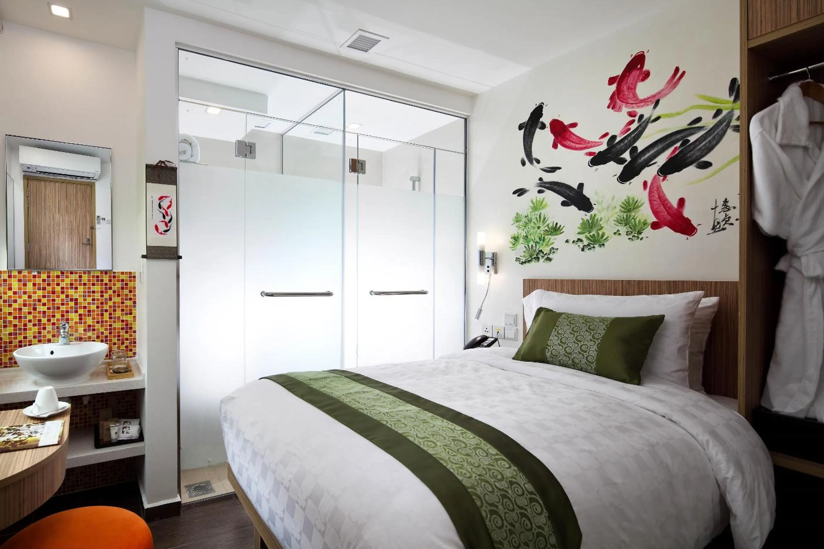 Photo of the whole room, Bed in Hotel Clover The Arts