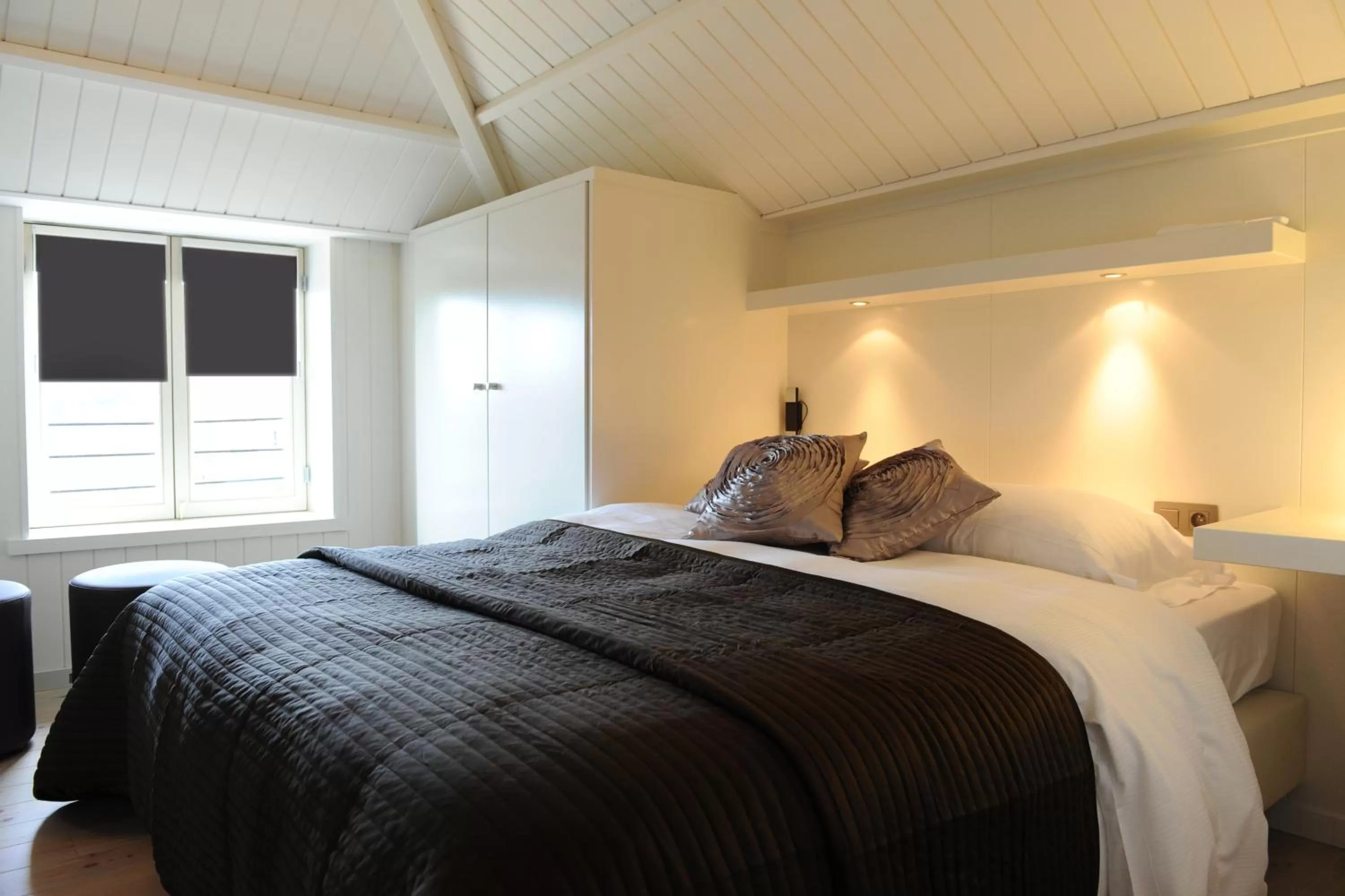 Bed in Charmehotel Villa Saporis