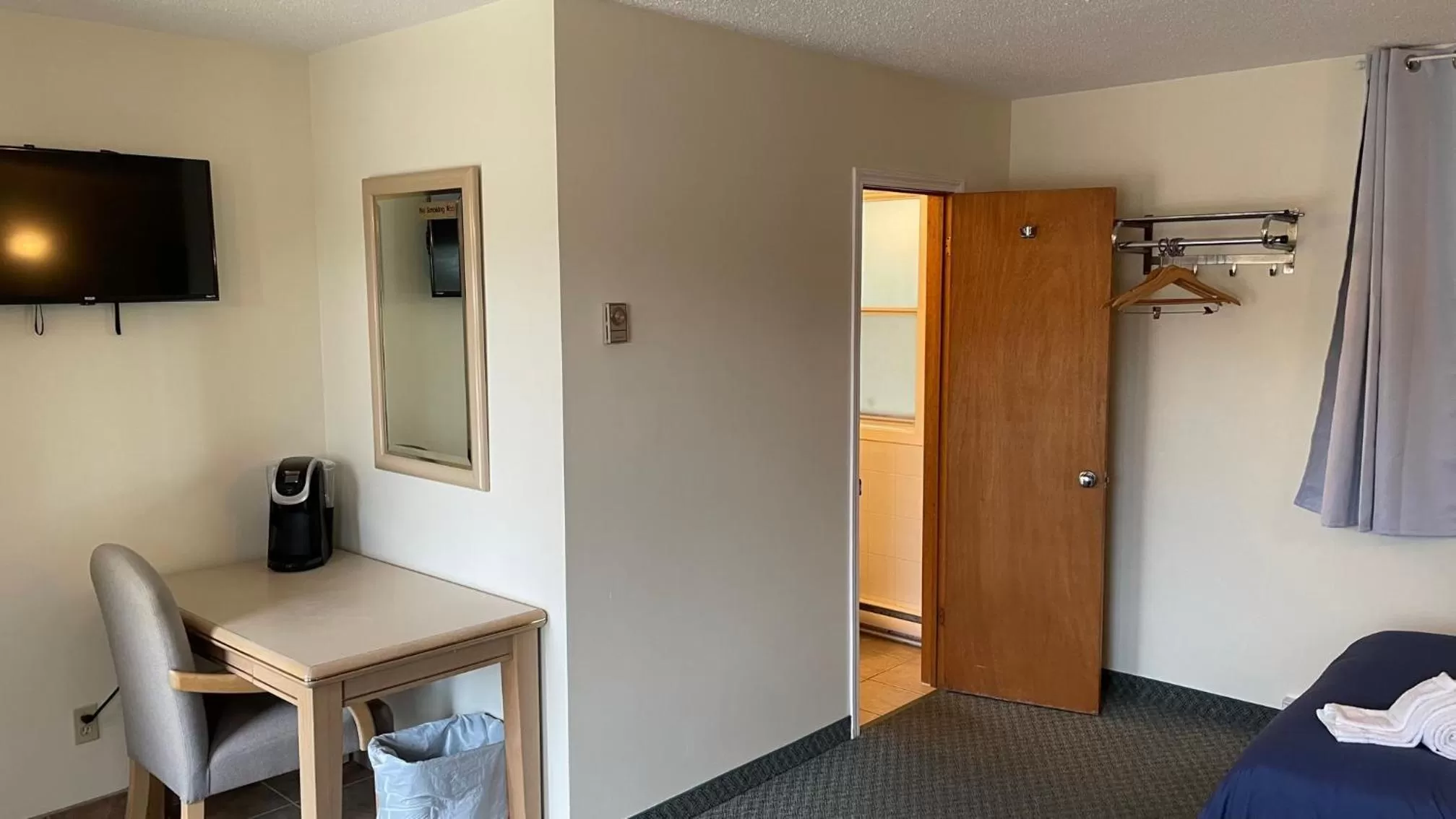 TV and multimedia in Beach Club by Beach1 Motel