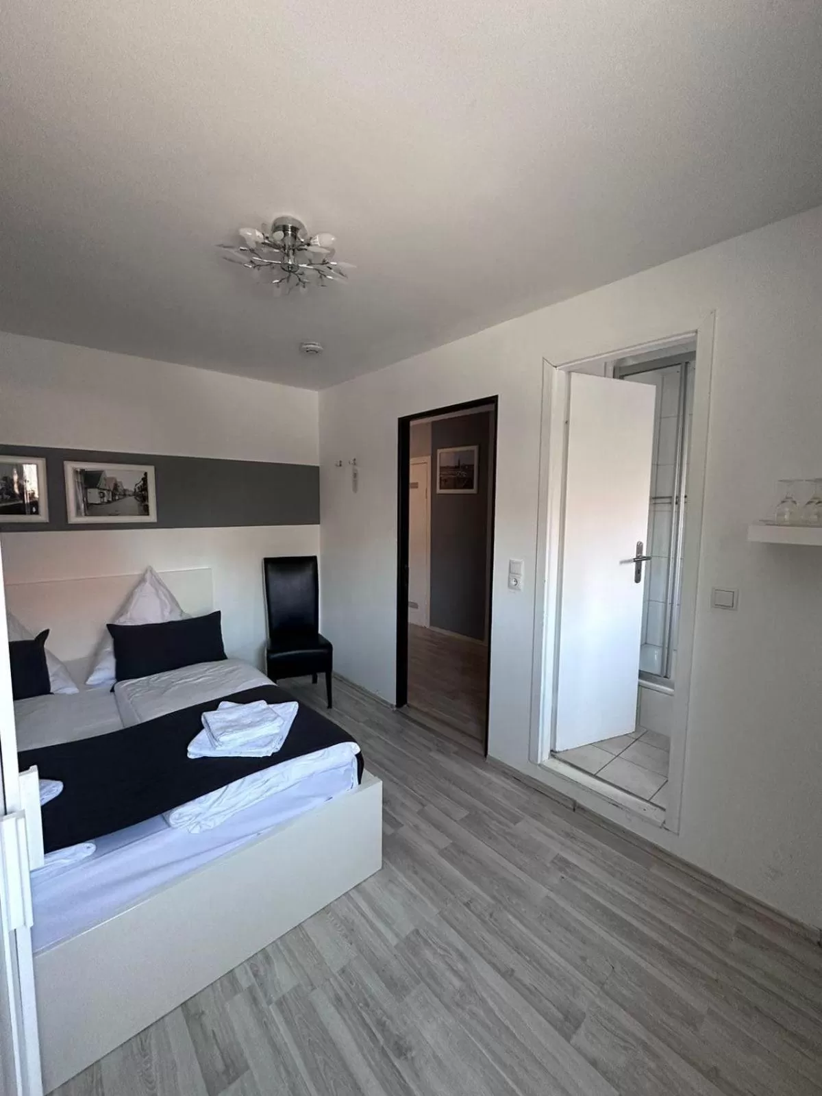 Bed in Hotel Deutscher Hof