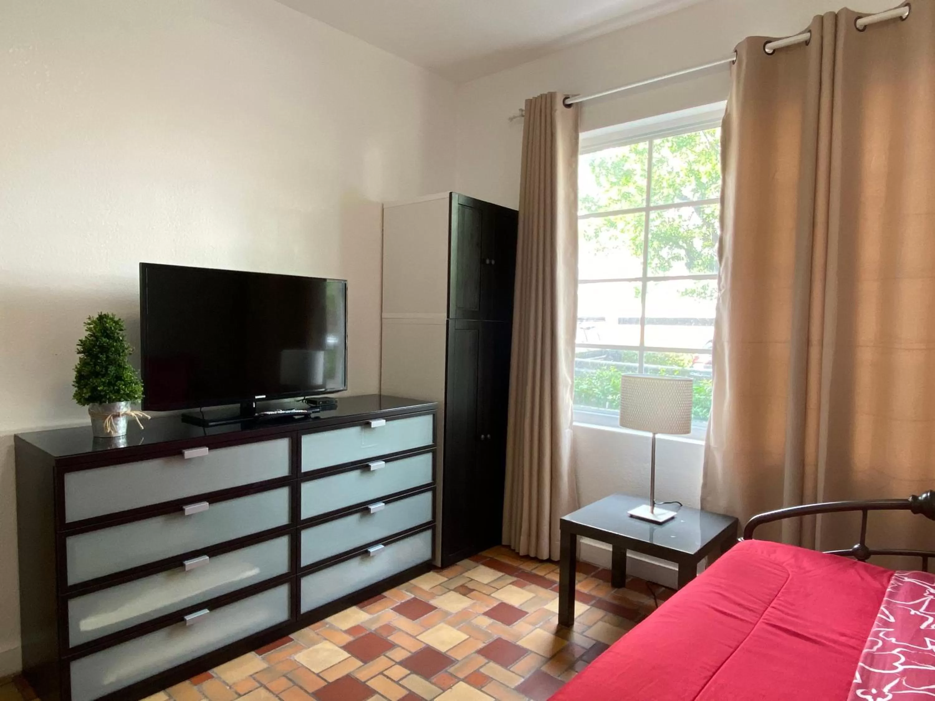 TV and multimedia, Bed in Harding Boutique Apartments