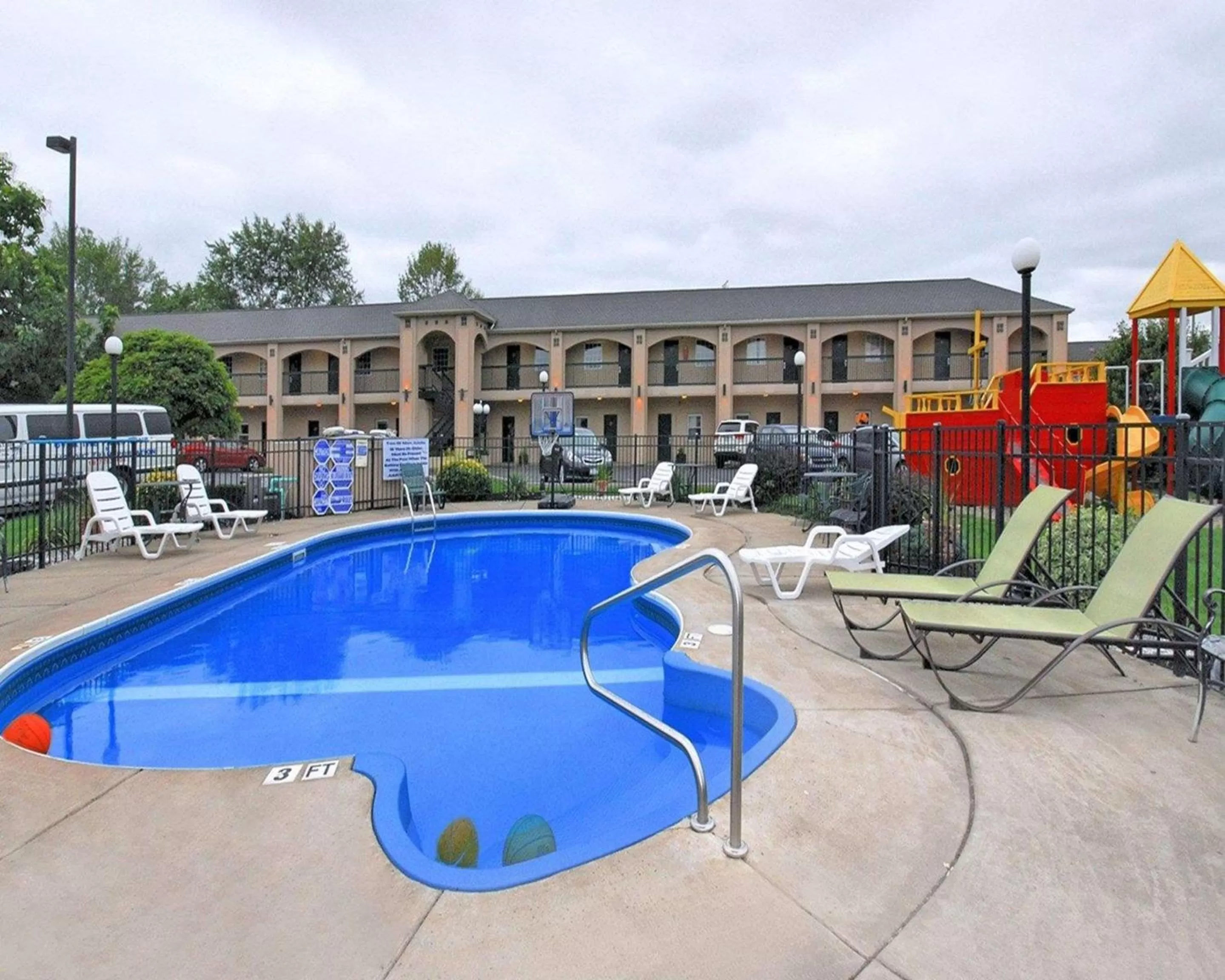 On site in Econo Lodge at the Falls North