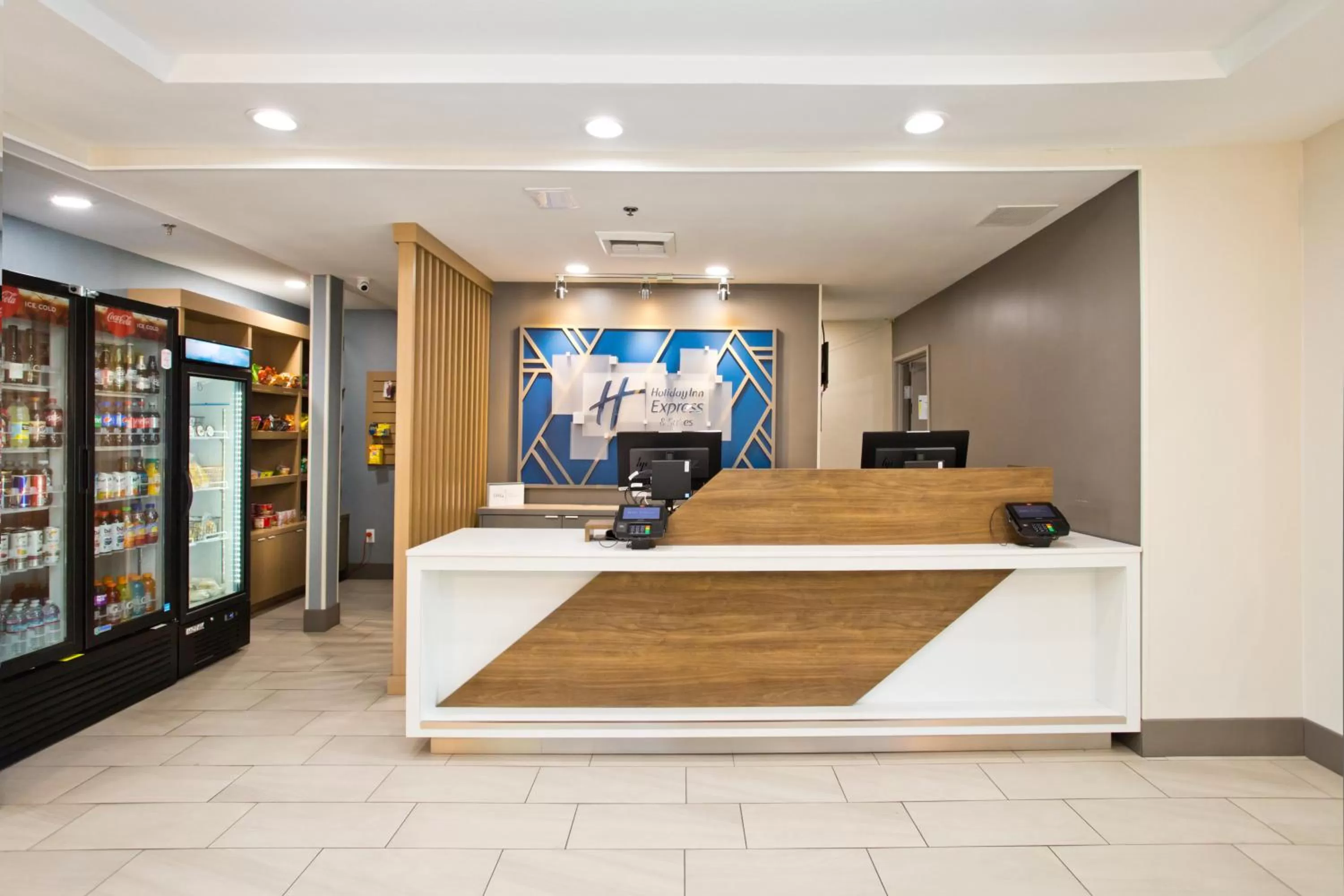 Lobby or reception in Holiday Inn Express & Suites Sacramento NE Cal Expo by IHG