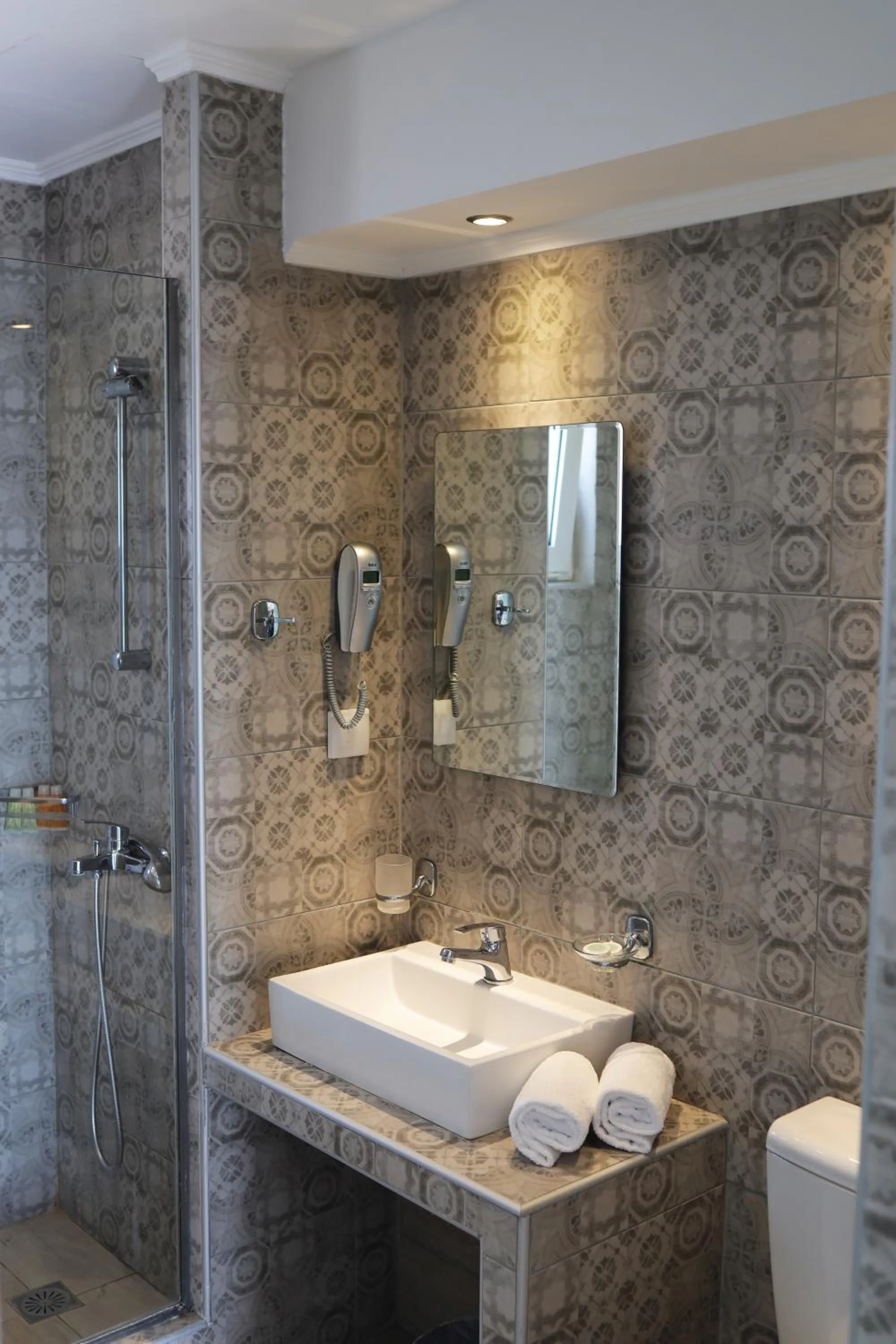 Bathroom in Elite Hotel