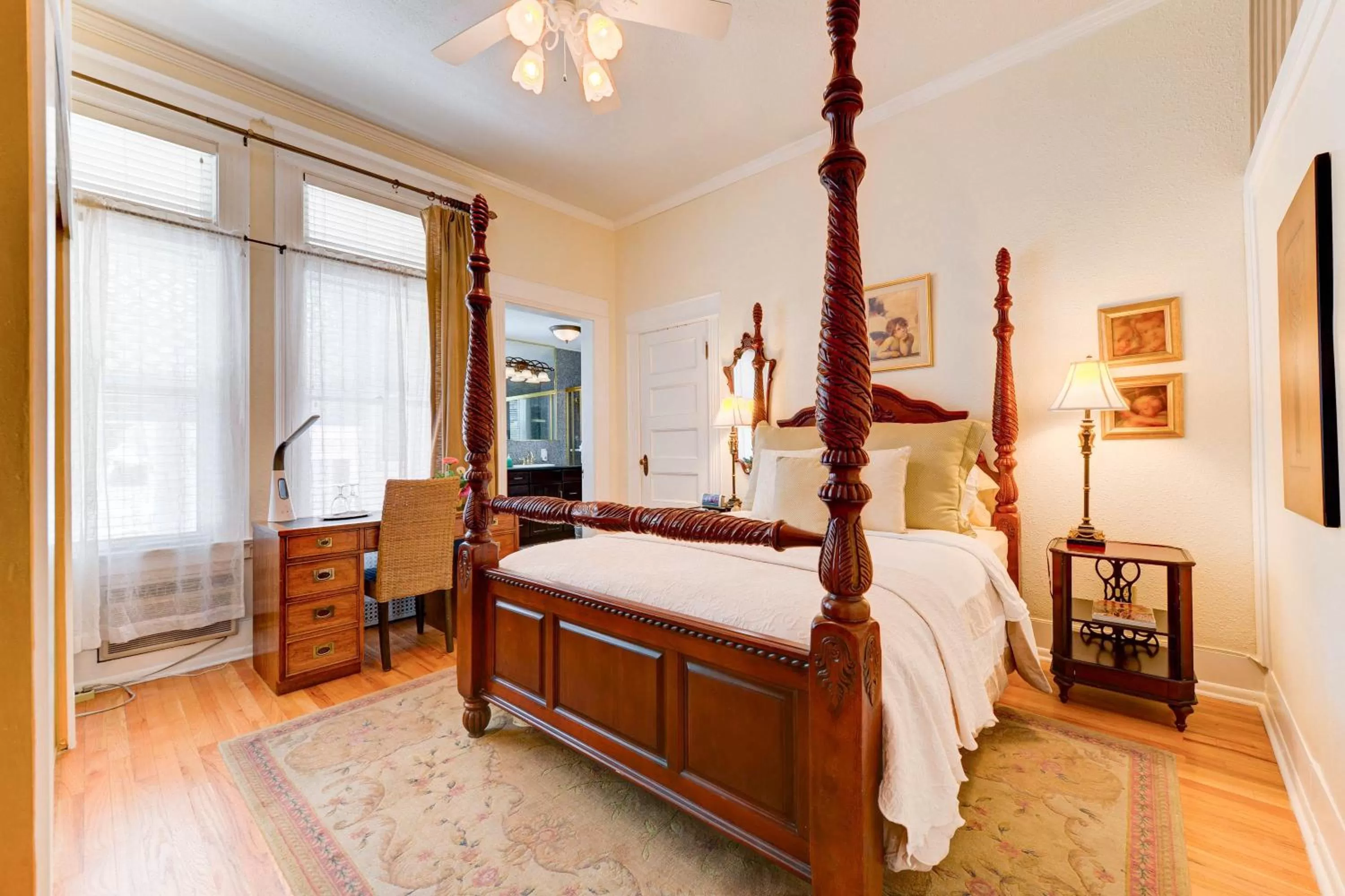 Bedroom, Bed in The St. Mary's Inn, Bed and Breakfast