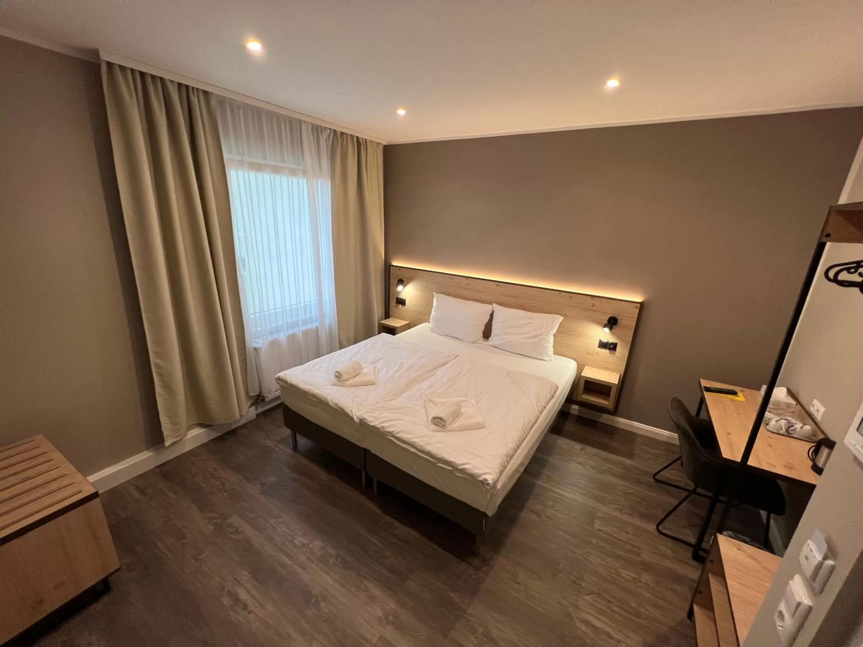 Bed in JJ Hotel Hannover-City-Pension