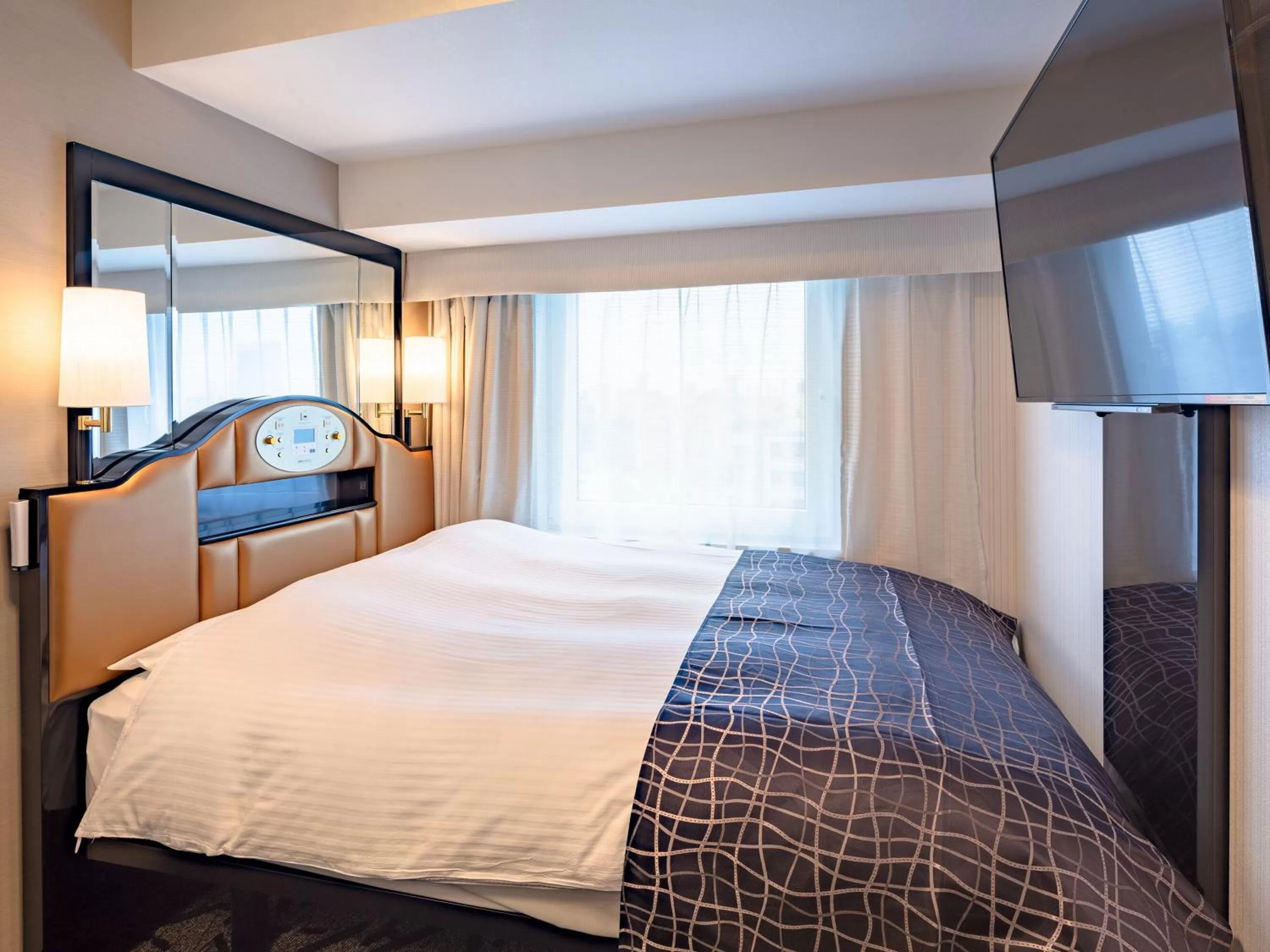 Photo of the whole room, Bed in APA Hotel Asakusa Ekimae