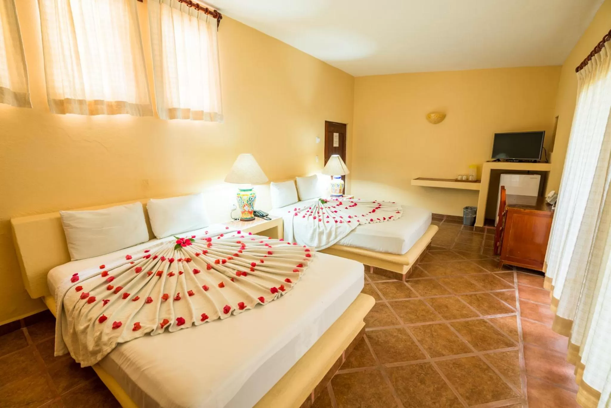 TV and multimedia in Hotel Catalina Beach Resort