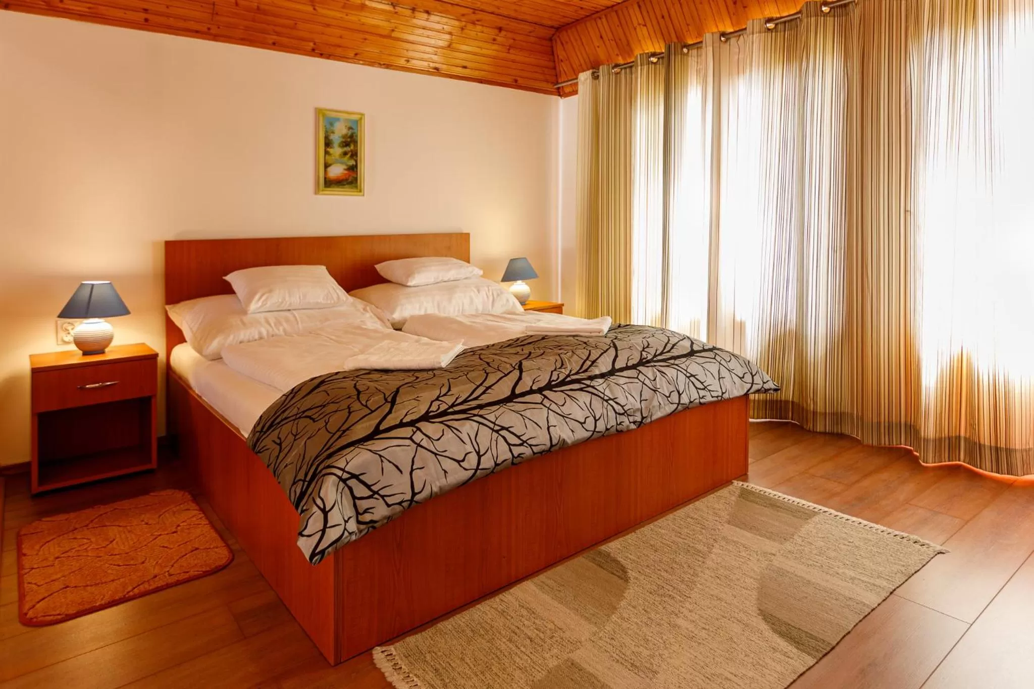 Photo of the whole room, Bed in Central Panzió Gyula