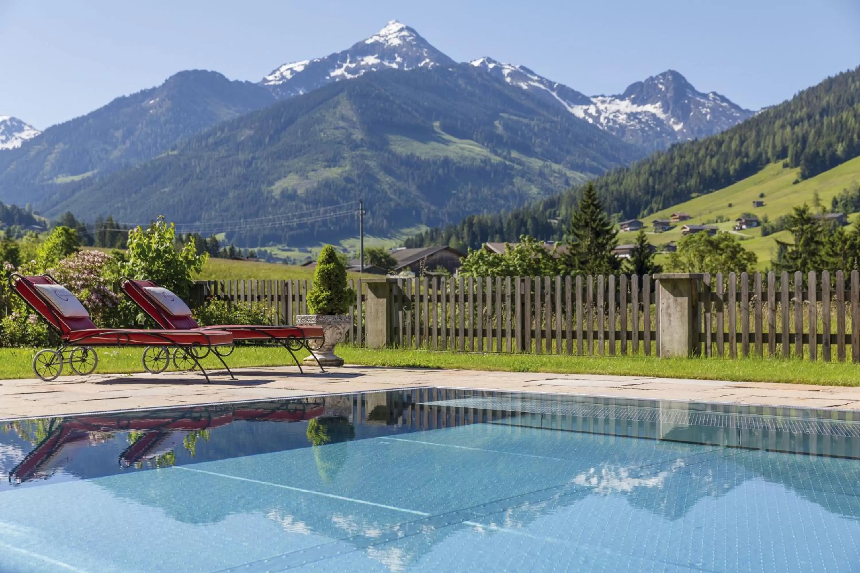 Garden, Swimming Pool in Natur & Spa Resort "Der Alpbacherhof" Superior