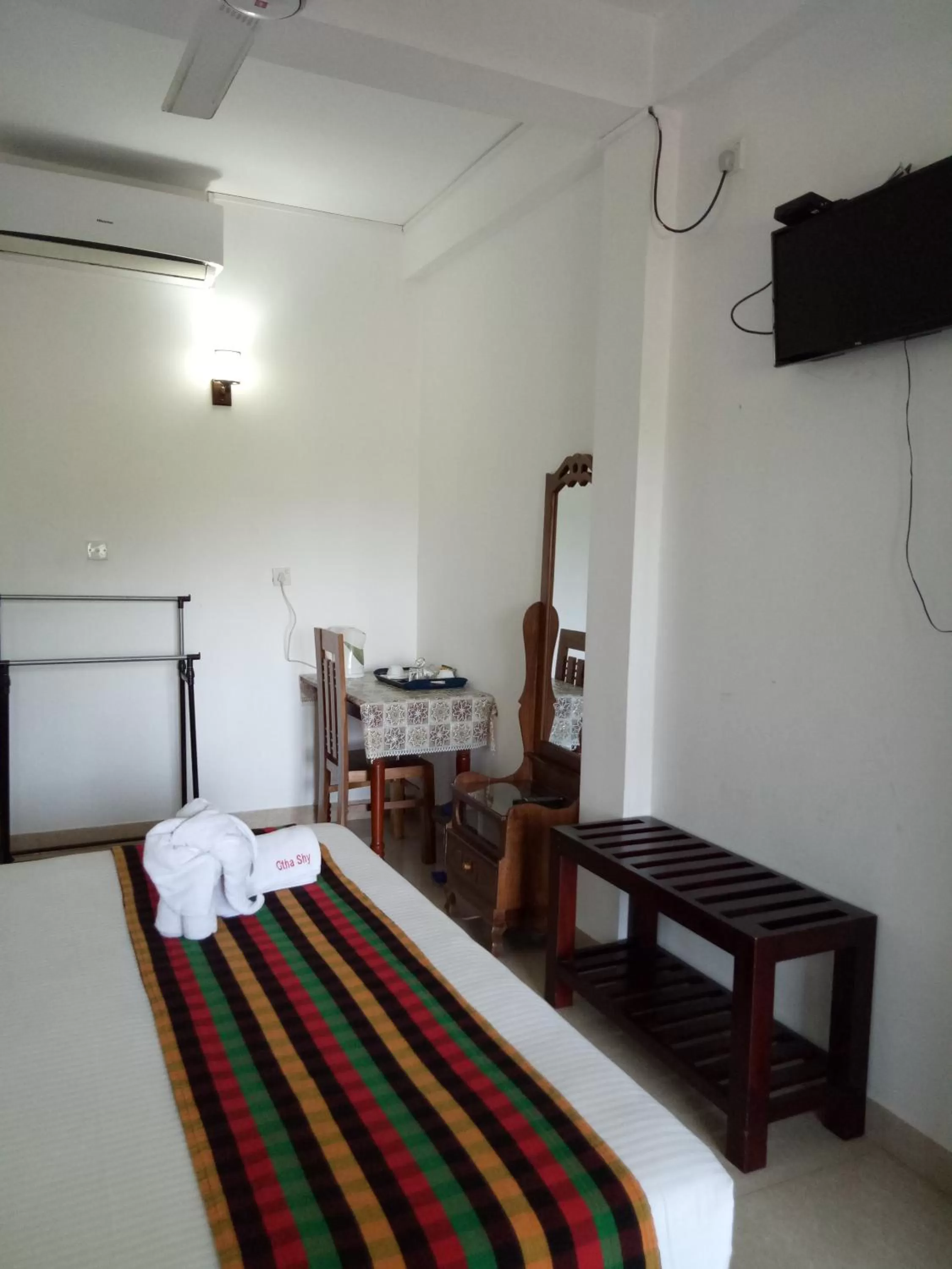 TV and multimedia, Bed in Otha Shy Airport Transit Hotel