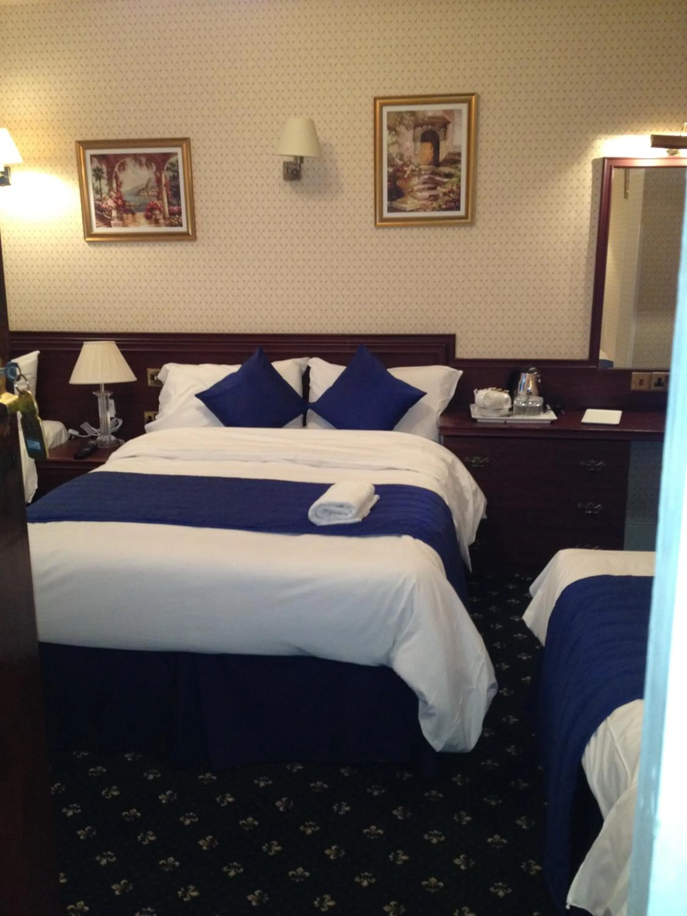 Bed in Avon Hotel