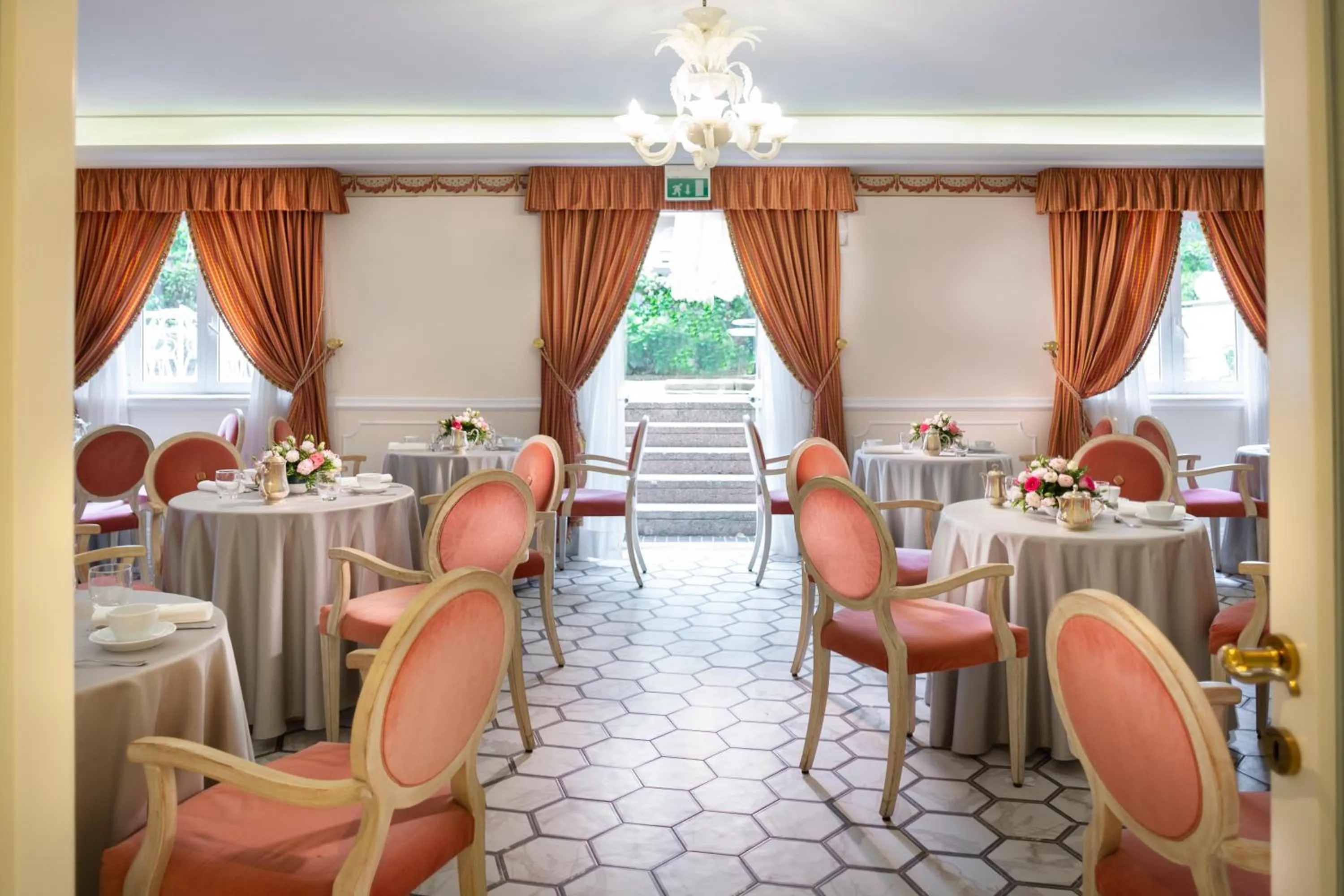 Restaurant/places to eat in Hotel Milton Rimini