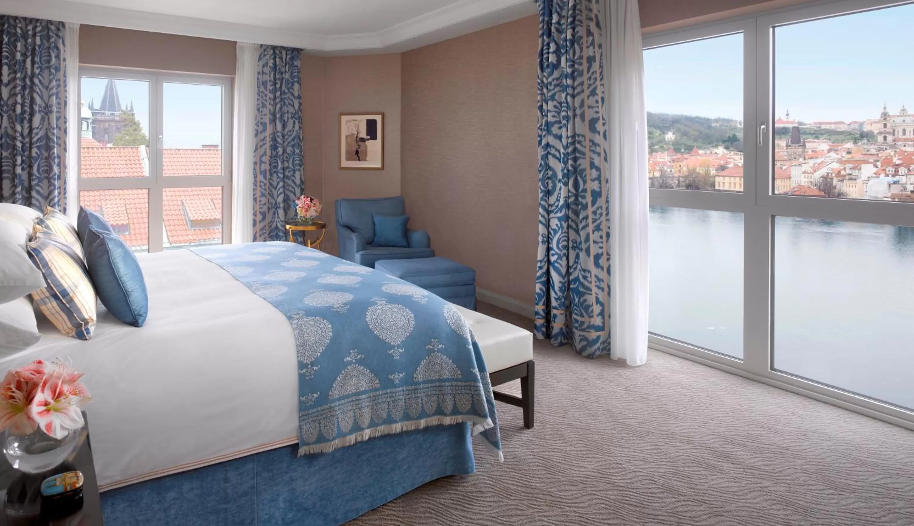 Photo of the whole room, Bed in Four Seasons Hotel Prague