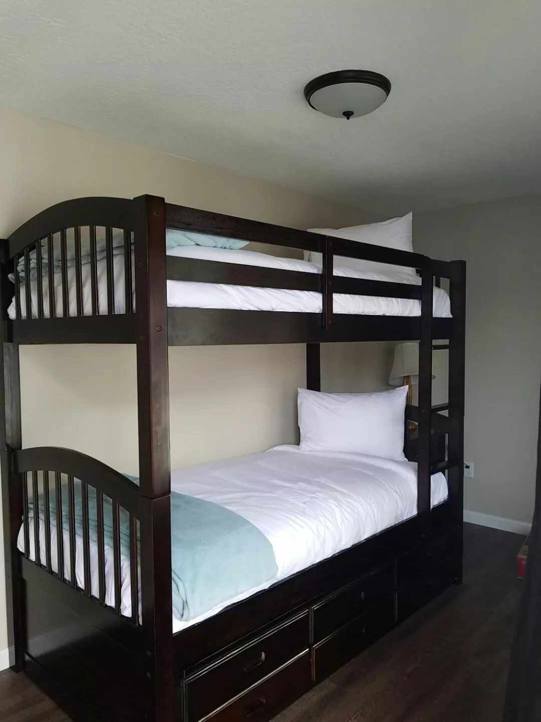 bunk bed, Bed in The Waldport Inn