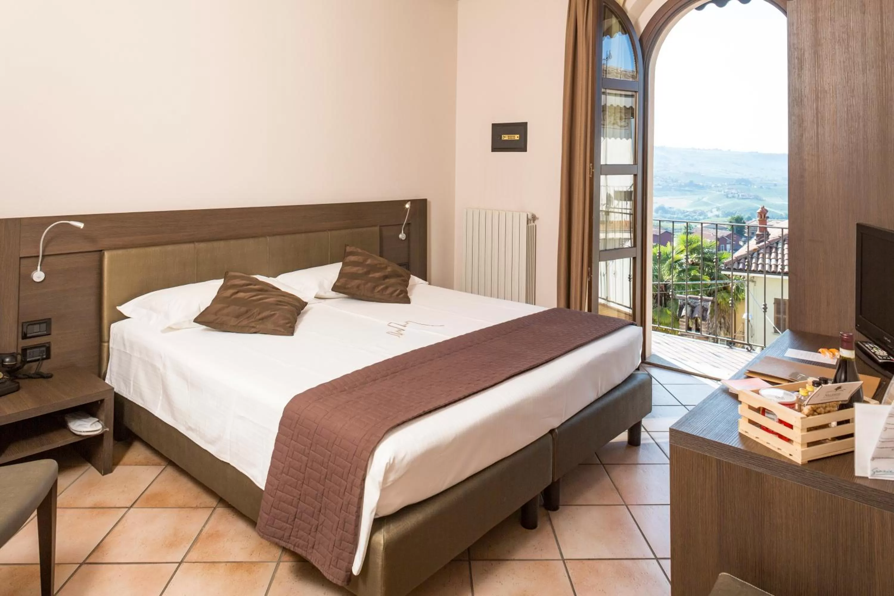 Double or Twin Room with Balcony in Le Torri - Castiglione Falletto