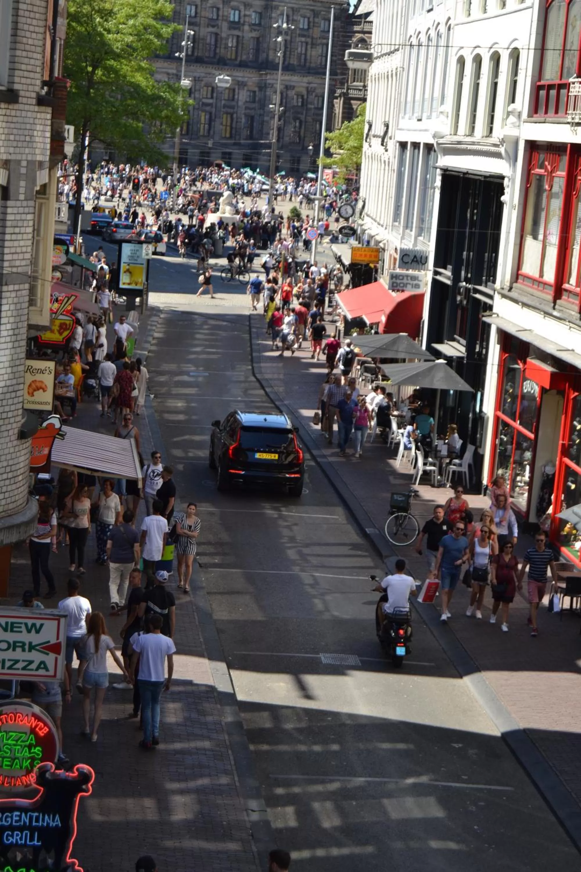 Restaurant/places to eat in Hotel Damsquare