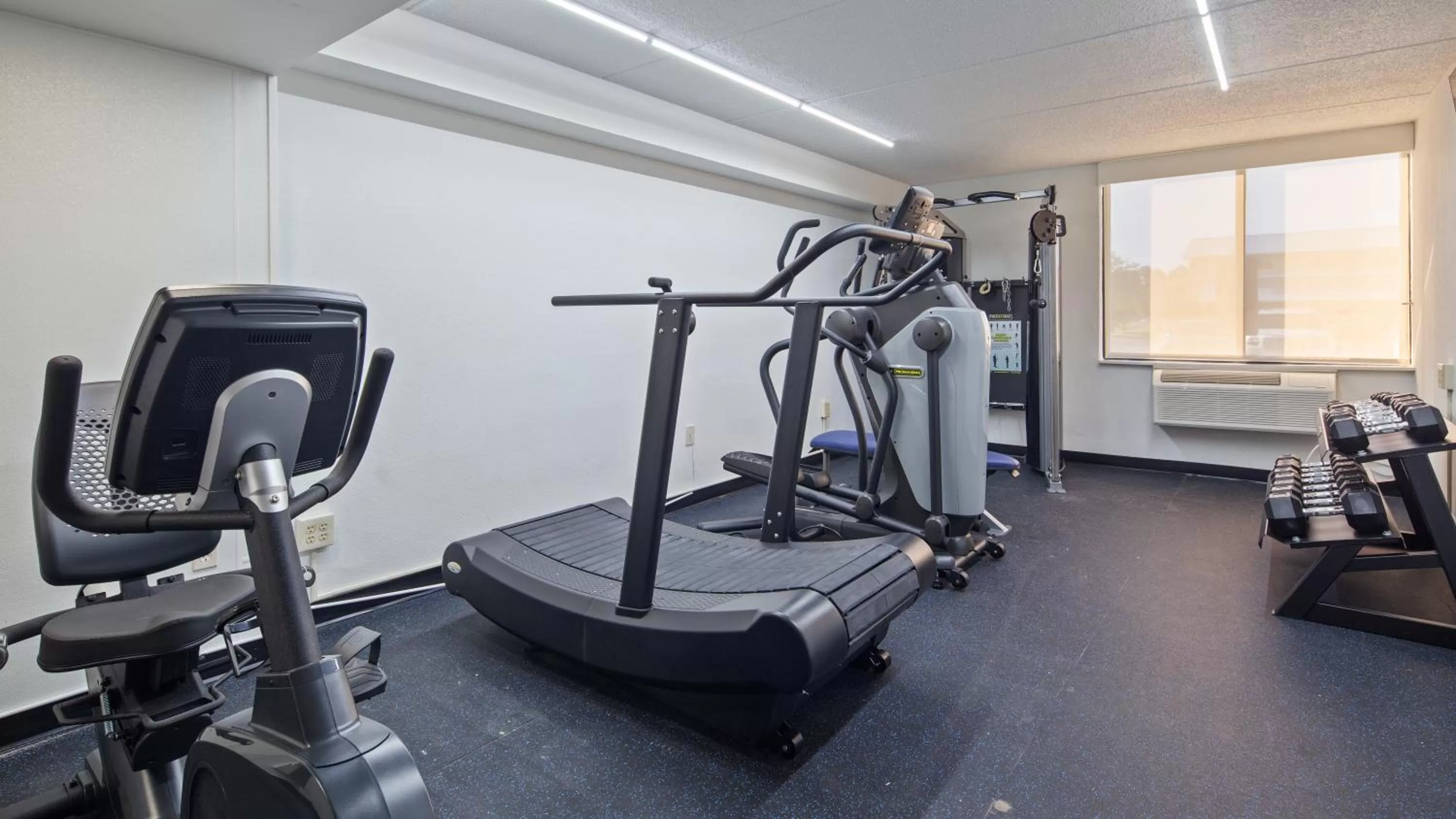 Fitness centre/facilities in Clarion Pointe Jacksonville near Camp Lejeune