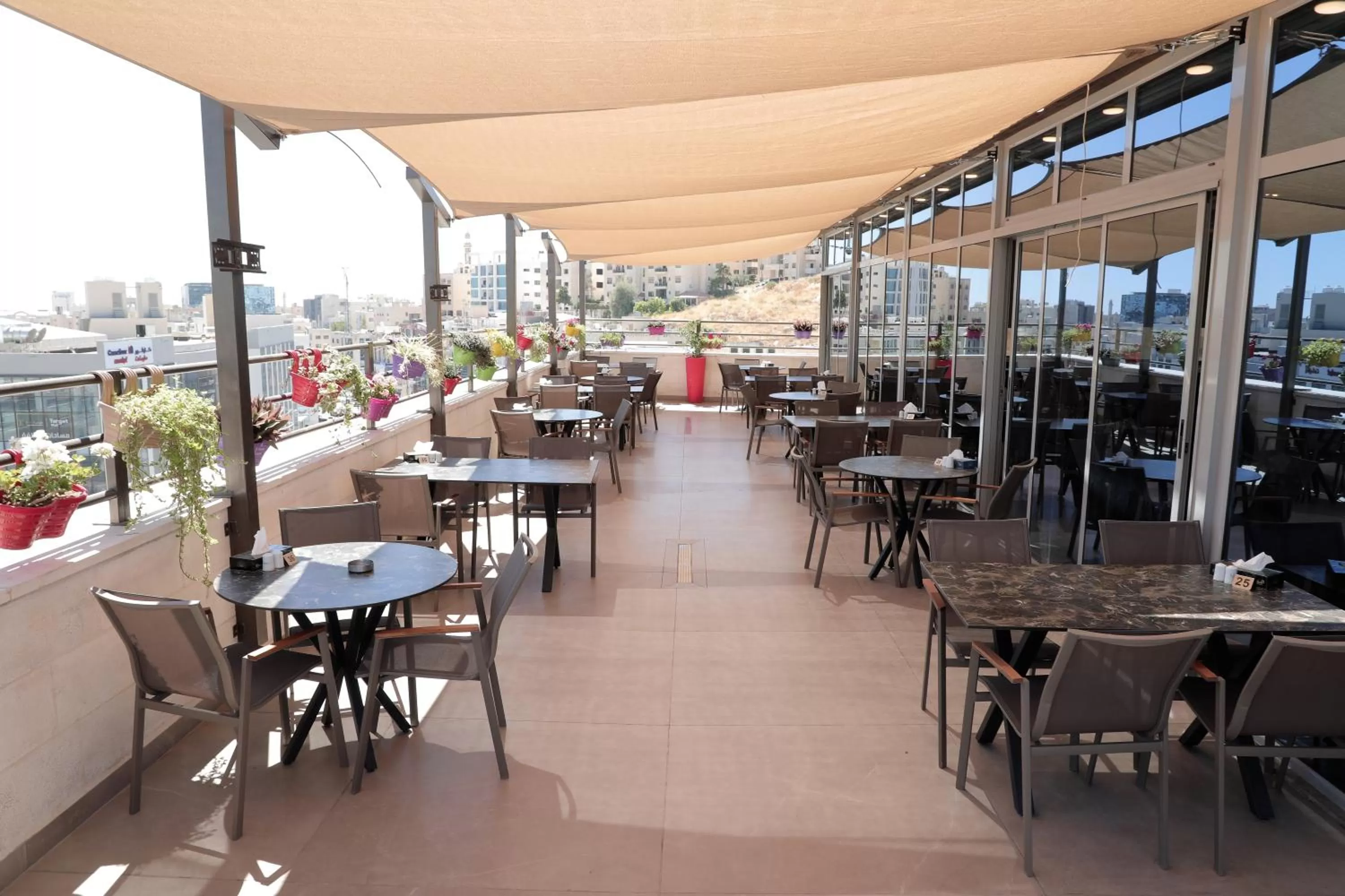 Restaurant/places to eat in Nishan Hotel