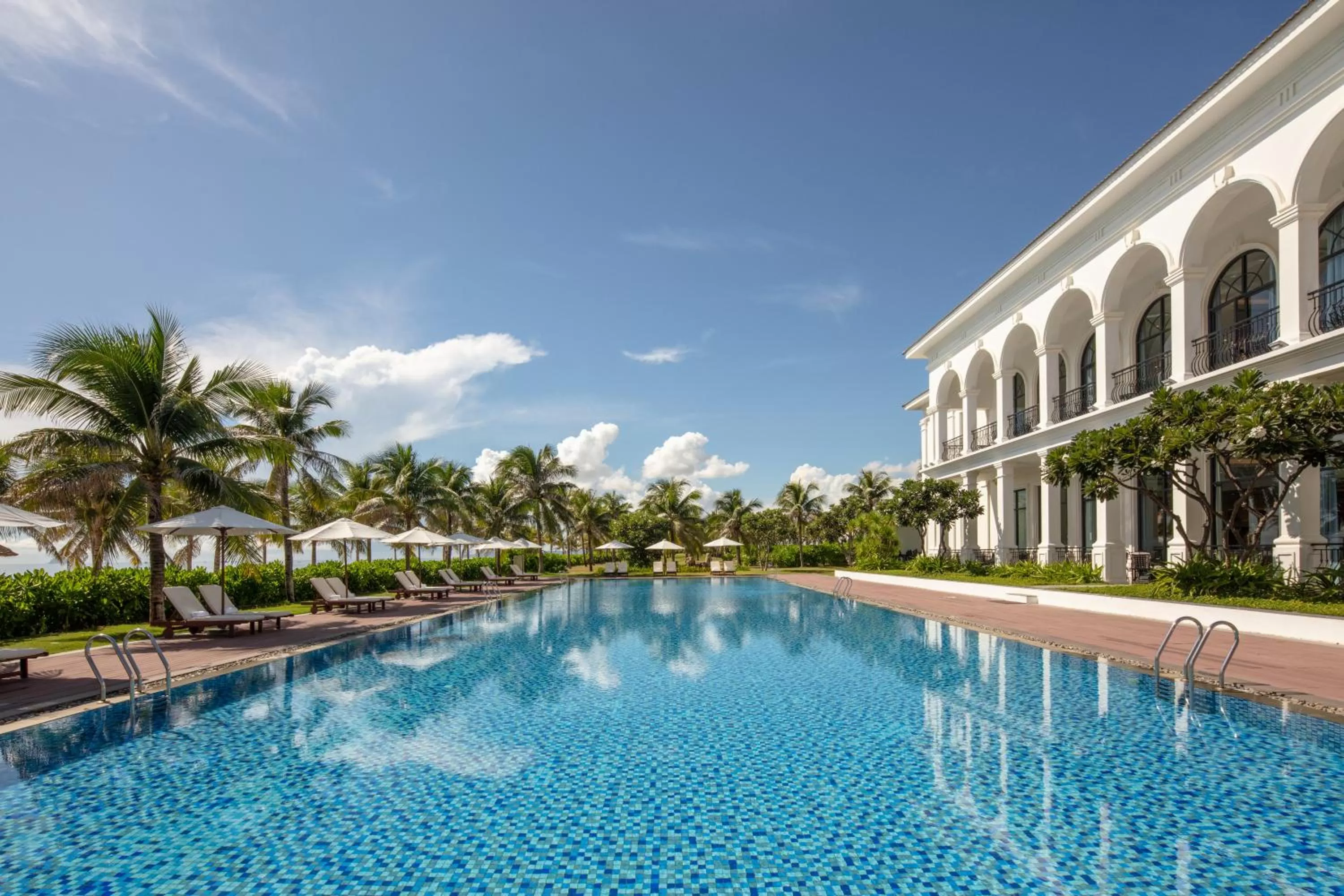 Swimming pool in Meliá Vinpearl Cam Ranh Beach Resort