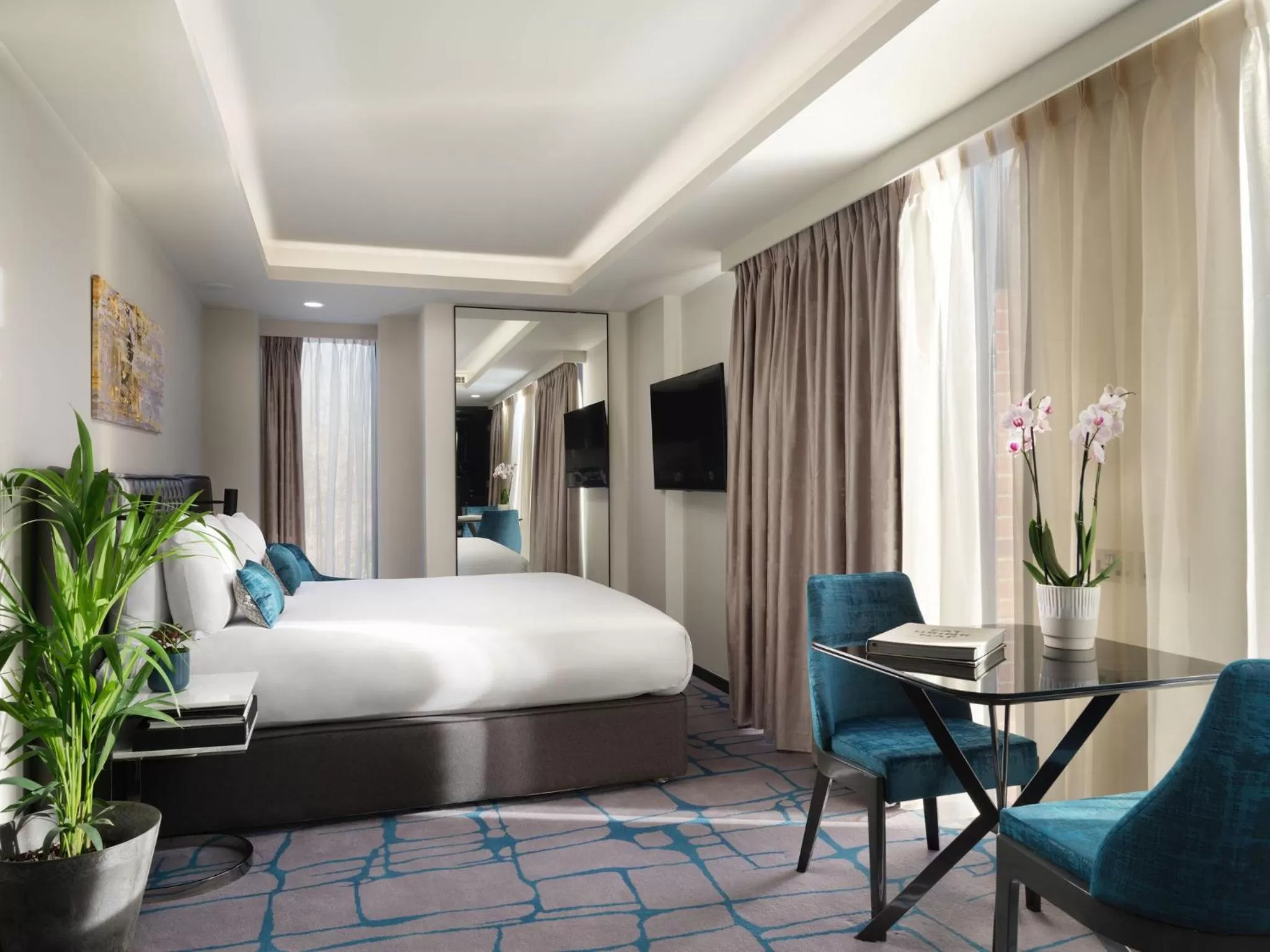 Photo of the whole room, Bed in Dao by Dorsett West London