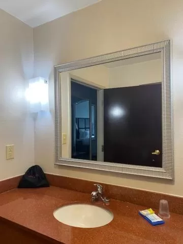 King Room - Mobility Access/Roll in Shower - Non-Smoking in Holiday Inn Express Hotel & Suites Hinesville, an IHG Hotel