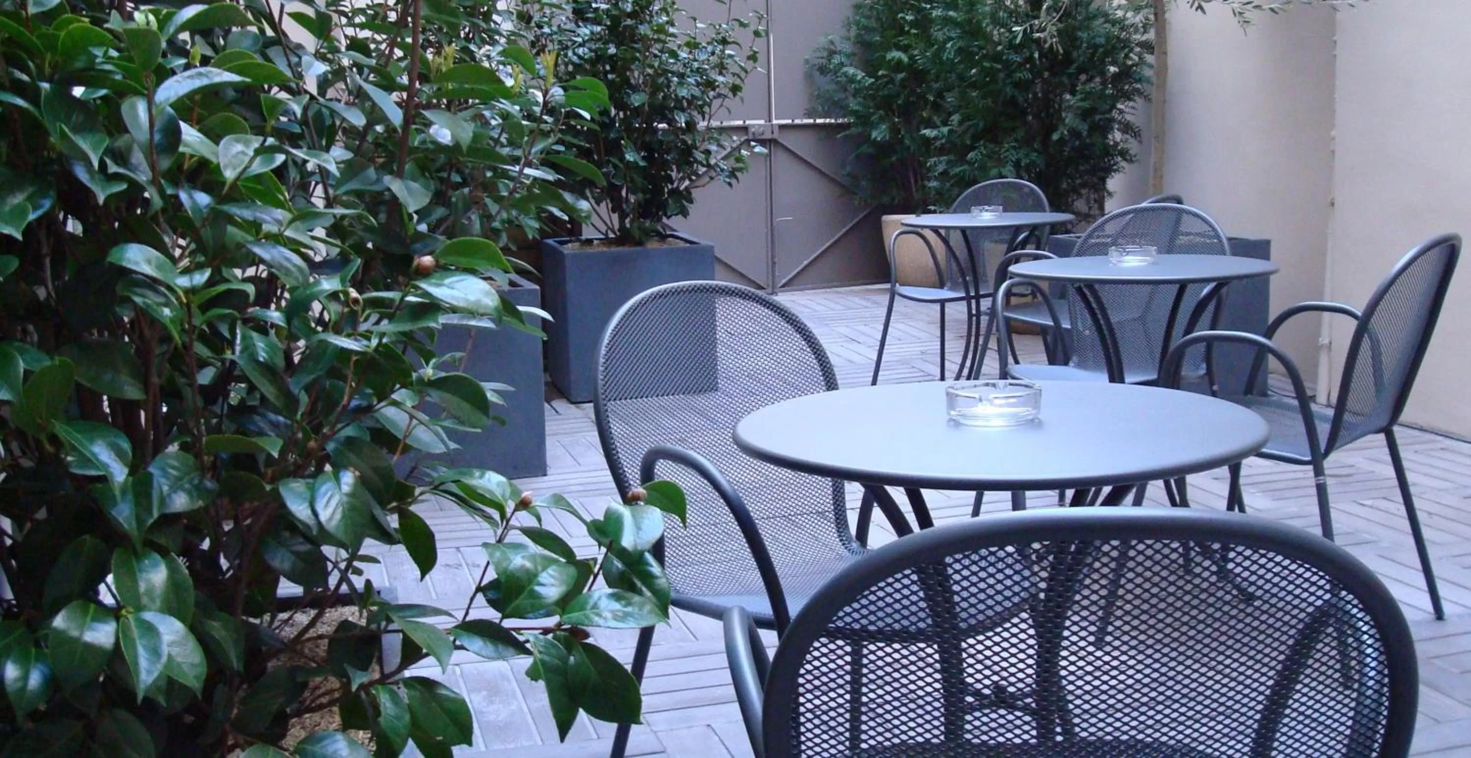 Patio in Hôtel Du Printemps