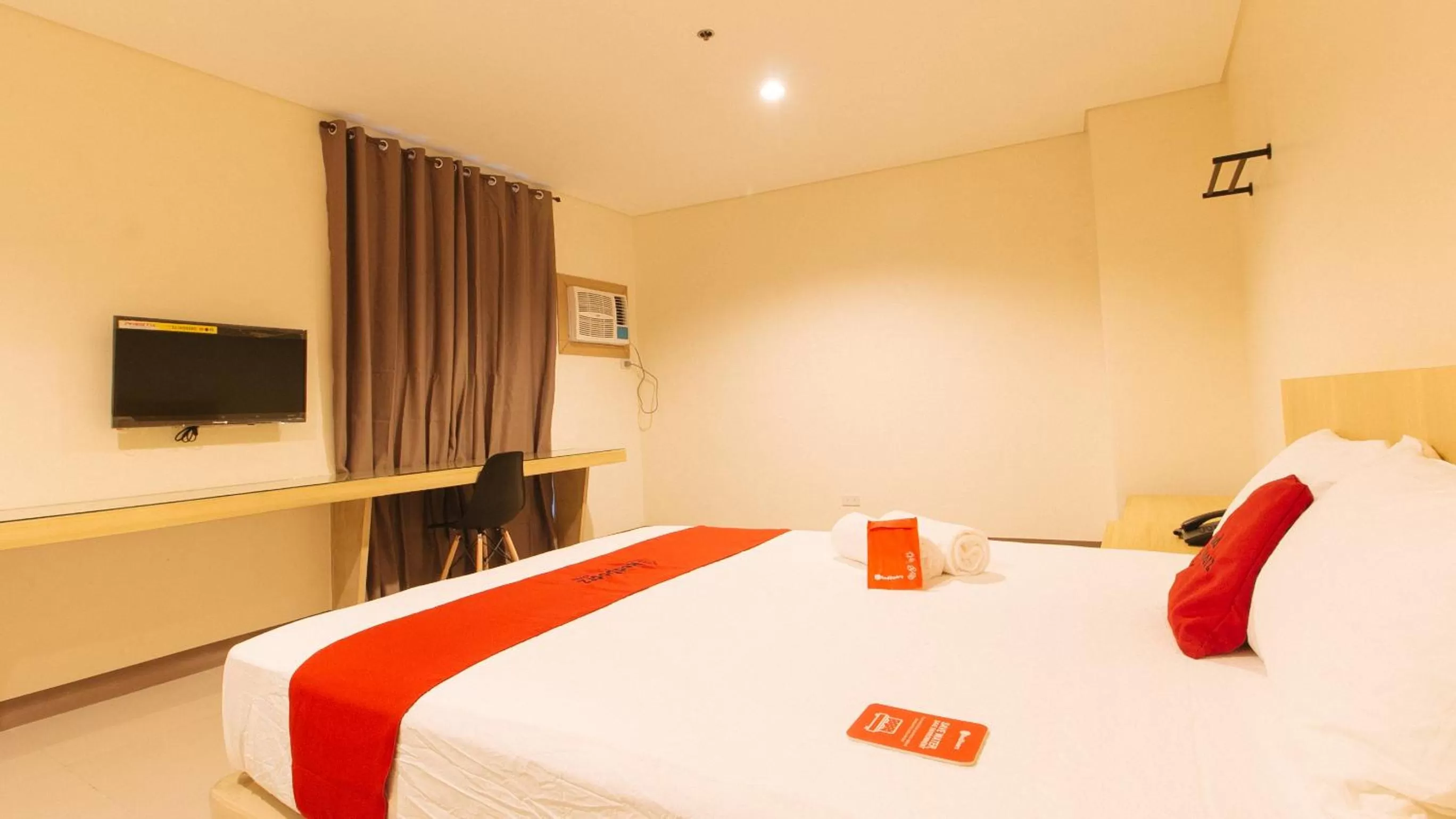 Bed in RedDoorz Plus @ Kaizen Suites Taft Avenue