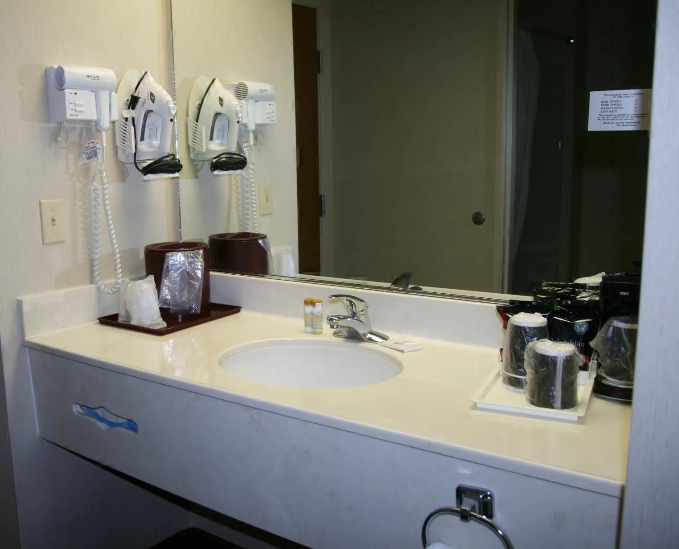 Coffee/tea facilities in Baymont by Wyndham Mount Vernon Renfro Valley