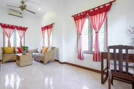 Living room, Bed in Palm Village