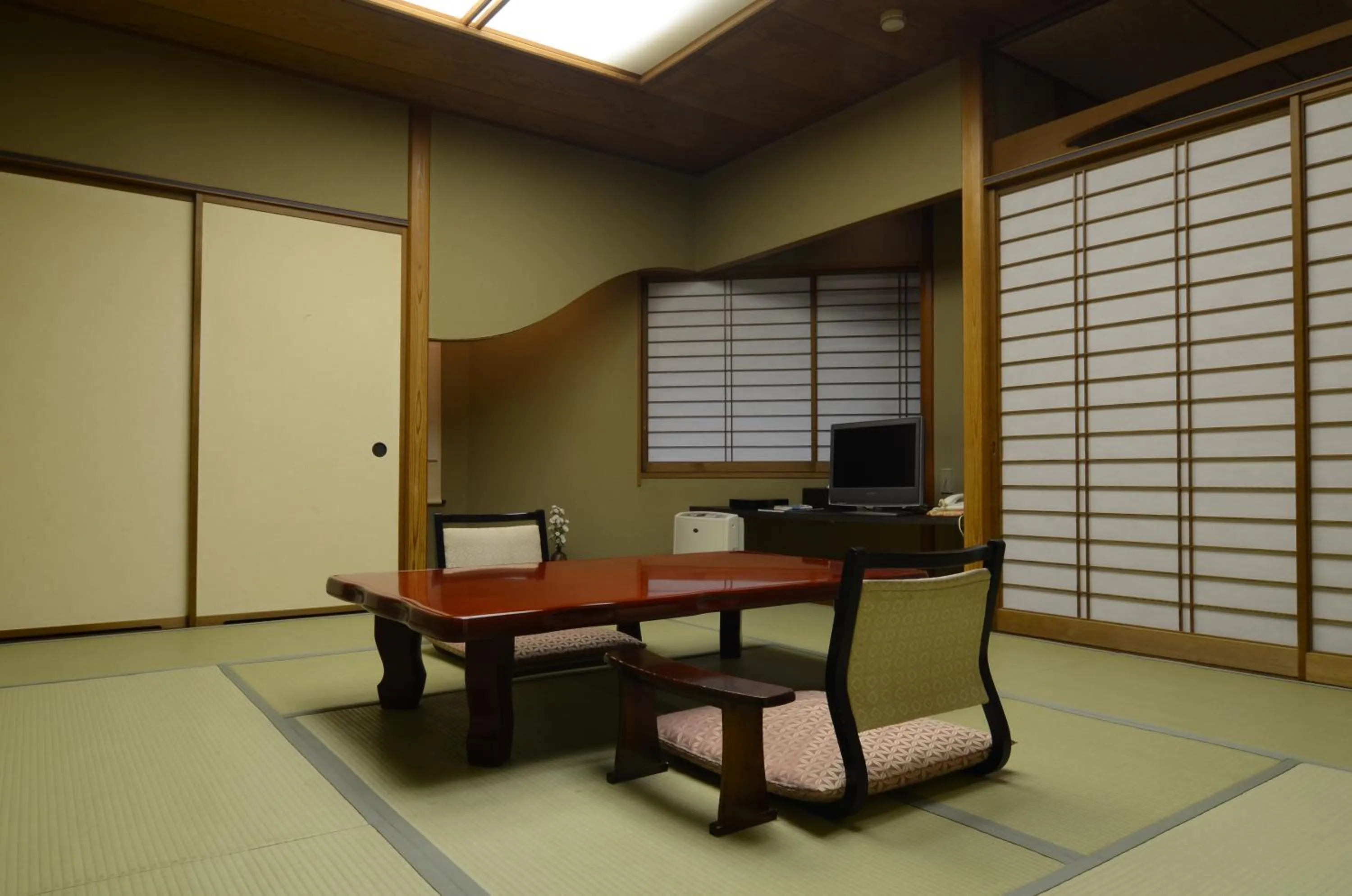 Photo of the whole room in Kinokuniya Ryokan