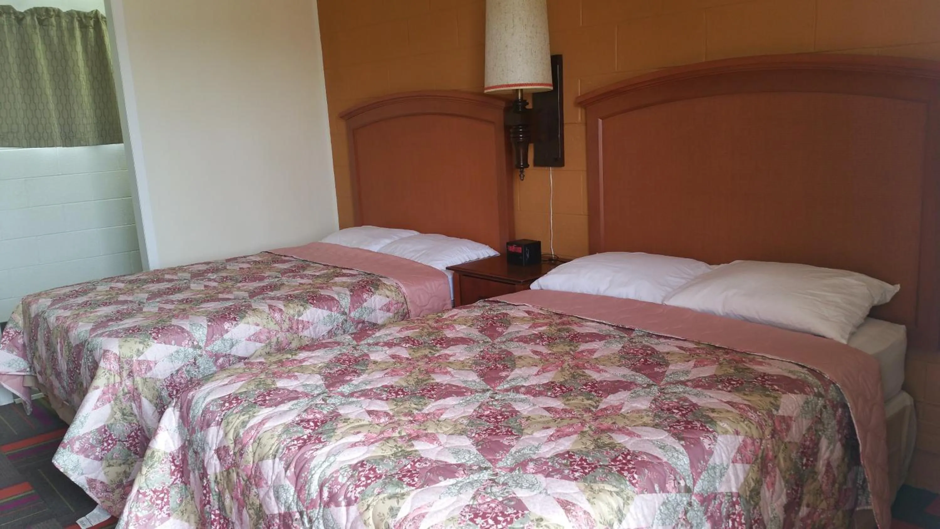 Bed in Thunder Bird Motel