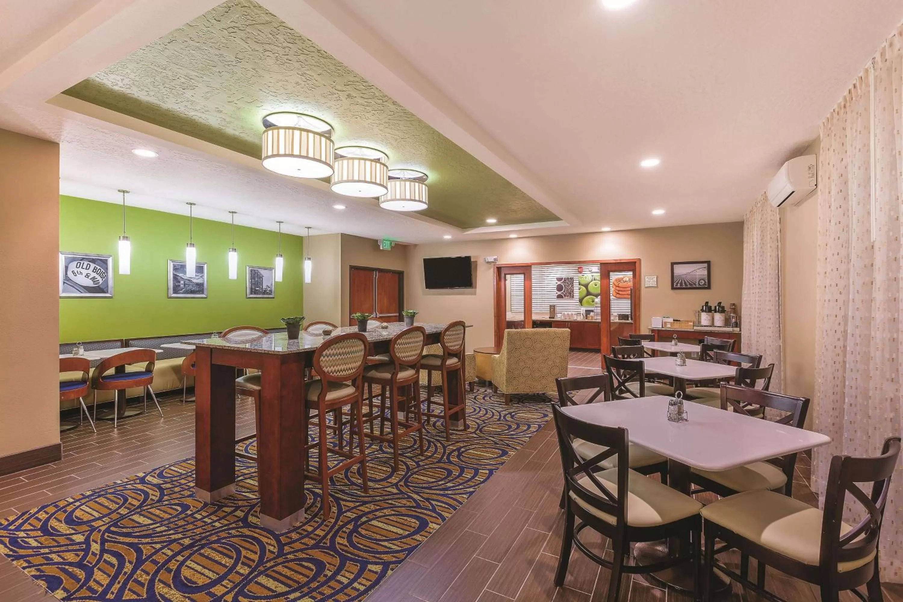 Restaurant/places to eat in La Quinta by Wyndham Boise Airport