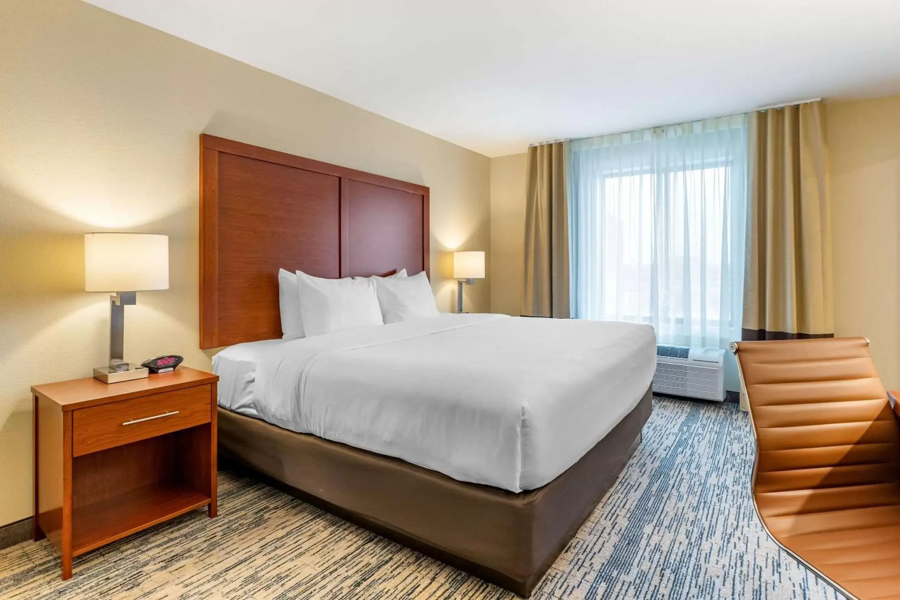 King Room - Accessible/Non-Smoking in Comfort Inn & Suites West Des Moines King Room - Accessible/Non-Smoking in Comfort Inn & Suites West Des Moines