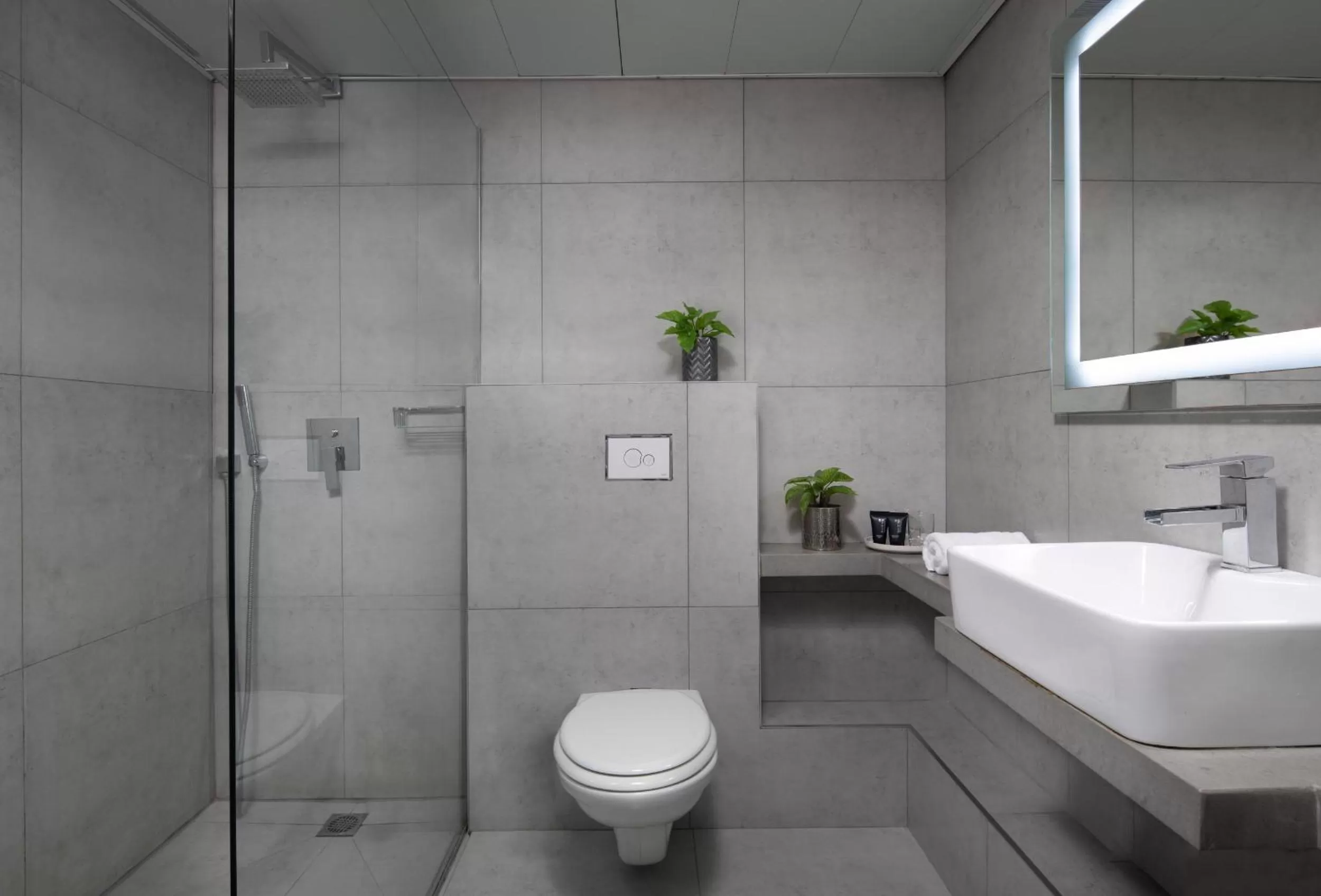 Bathroom in Sea Executive Suites