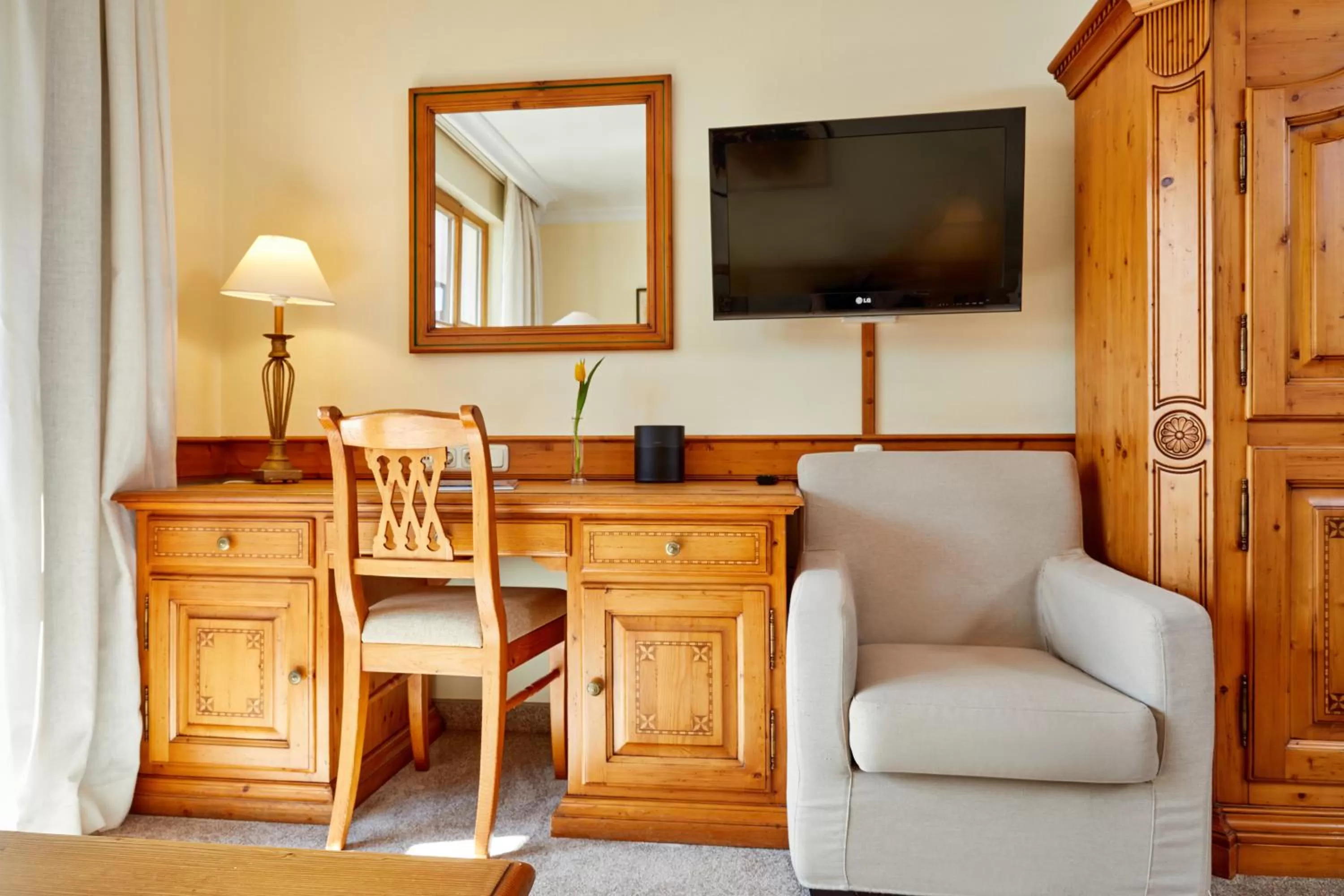 Photo of the whole room in Hotel Zugspitze