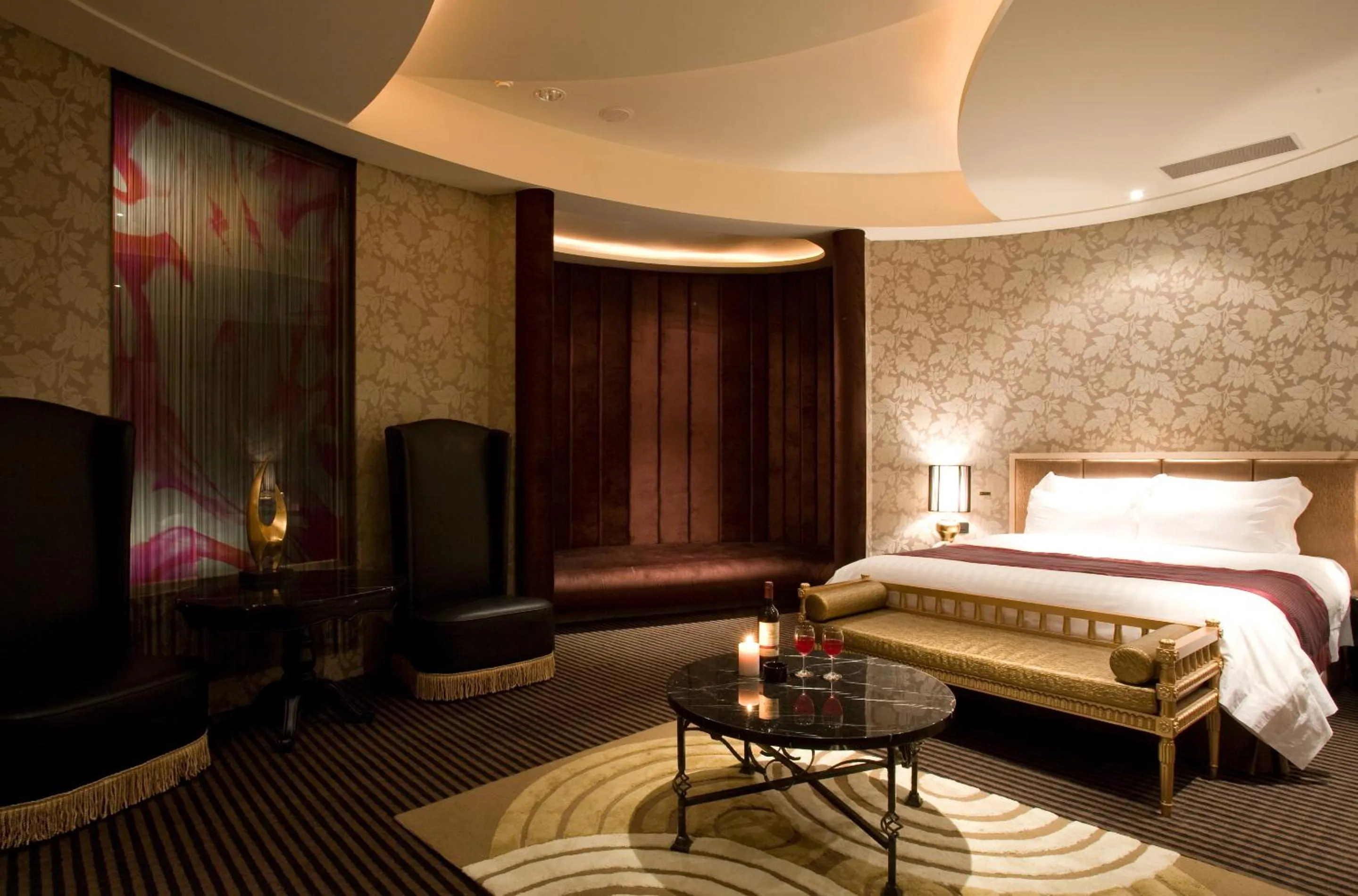 Photo of the whole room, Bed in Yes Motel