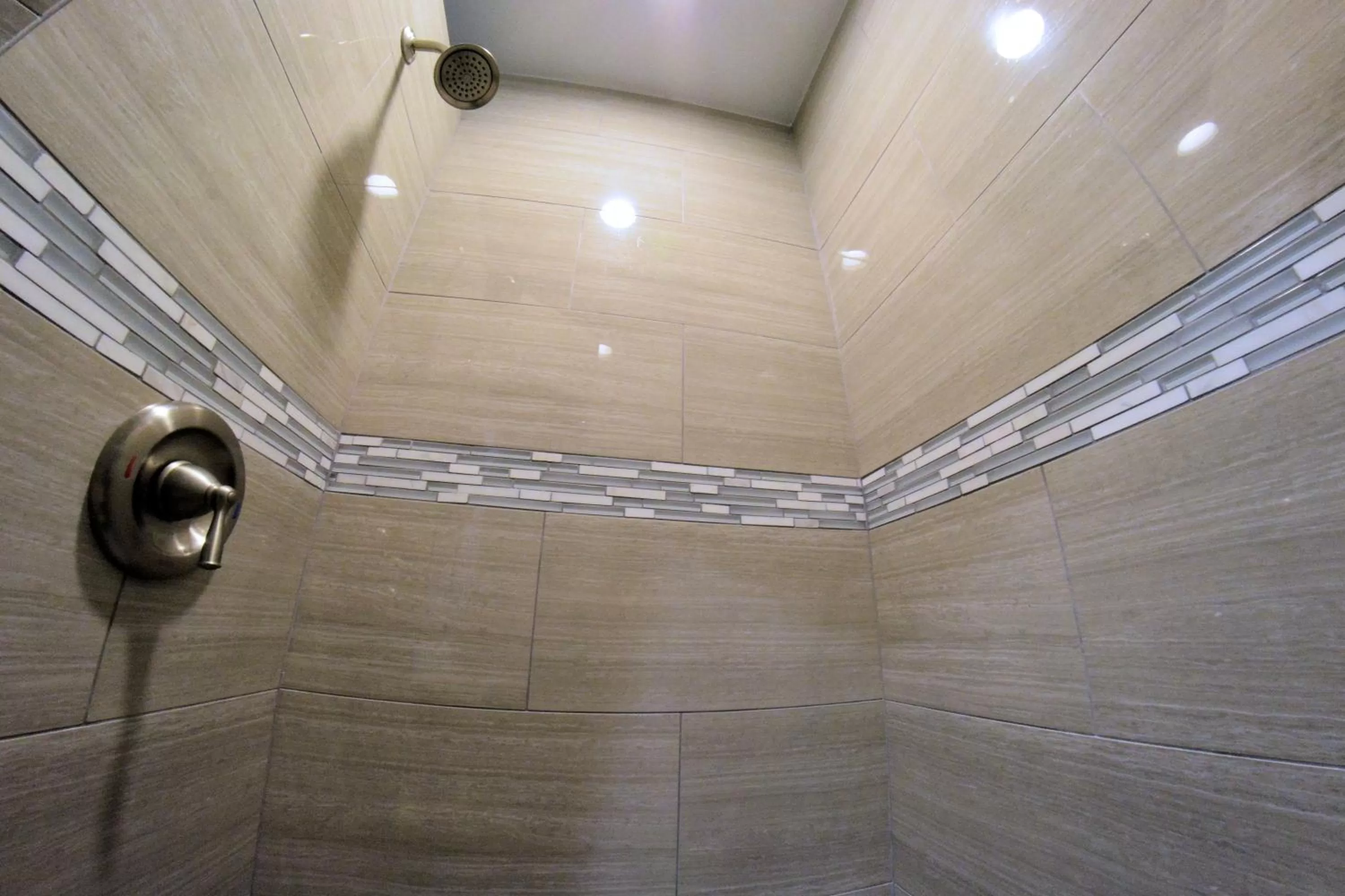 Shower in Crystal Lodge Motel