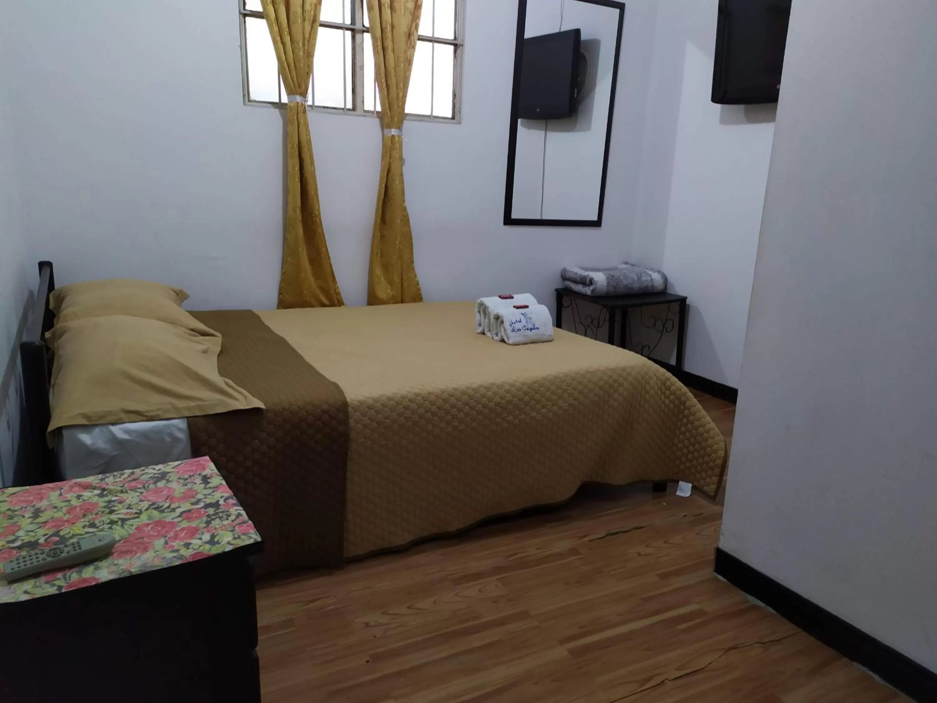 Bed in HOTEL LOS ÁNGELES