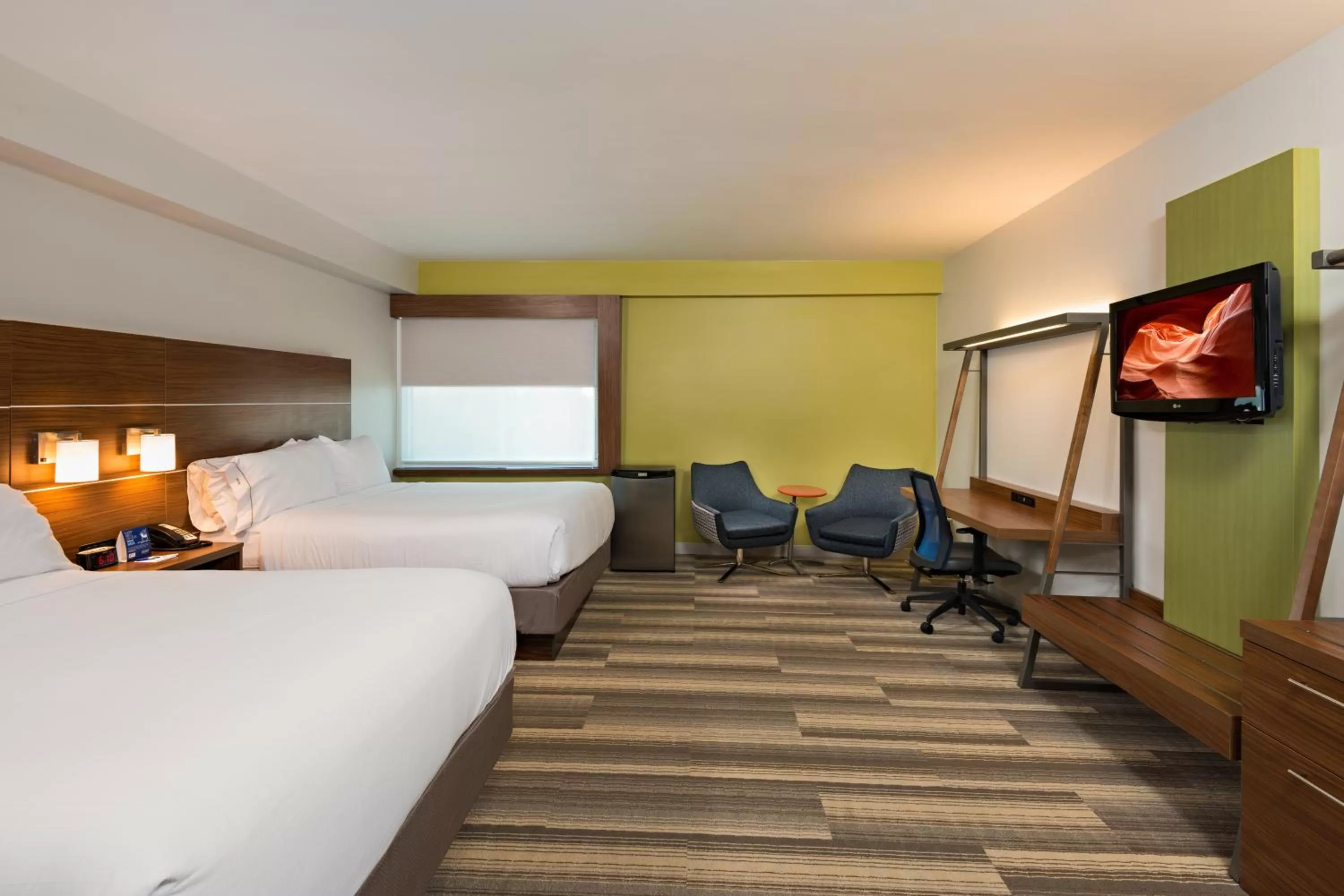 Photo of the whole room, Bed in Holiday Inn Express Peoria North - Glendale by IHG